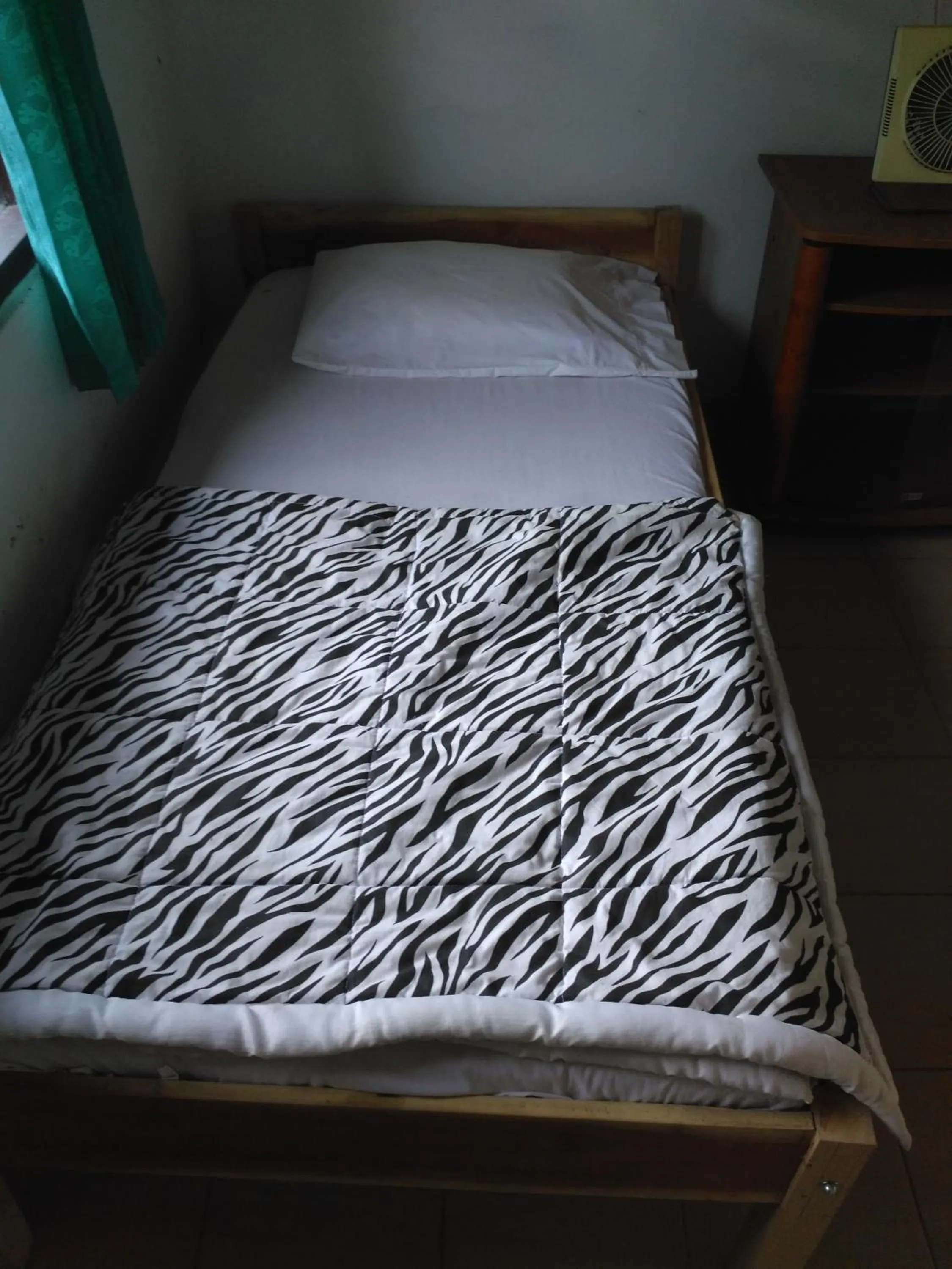 Bed in Dhangin Taman