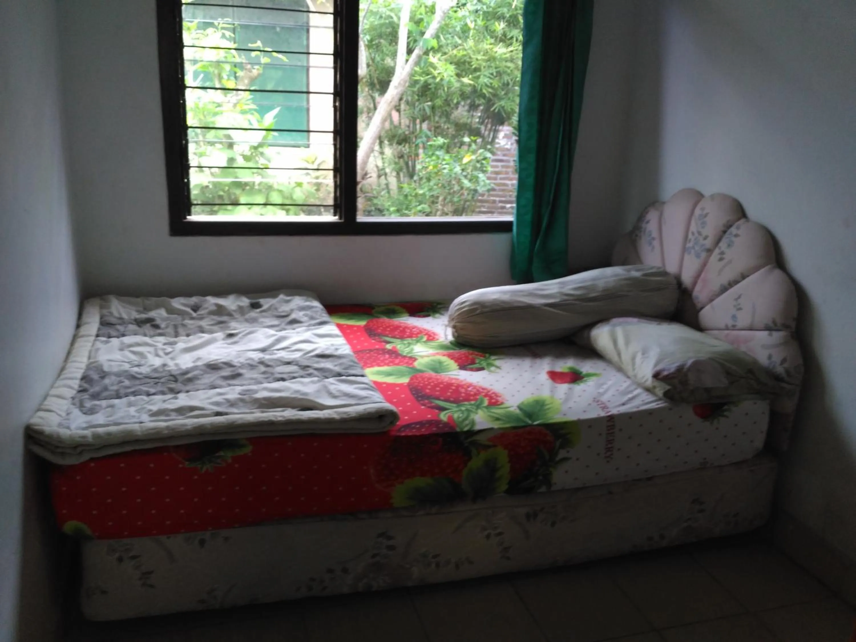 Bed in Dhangin Taman