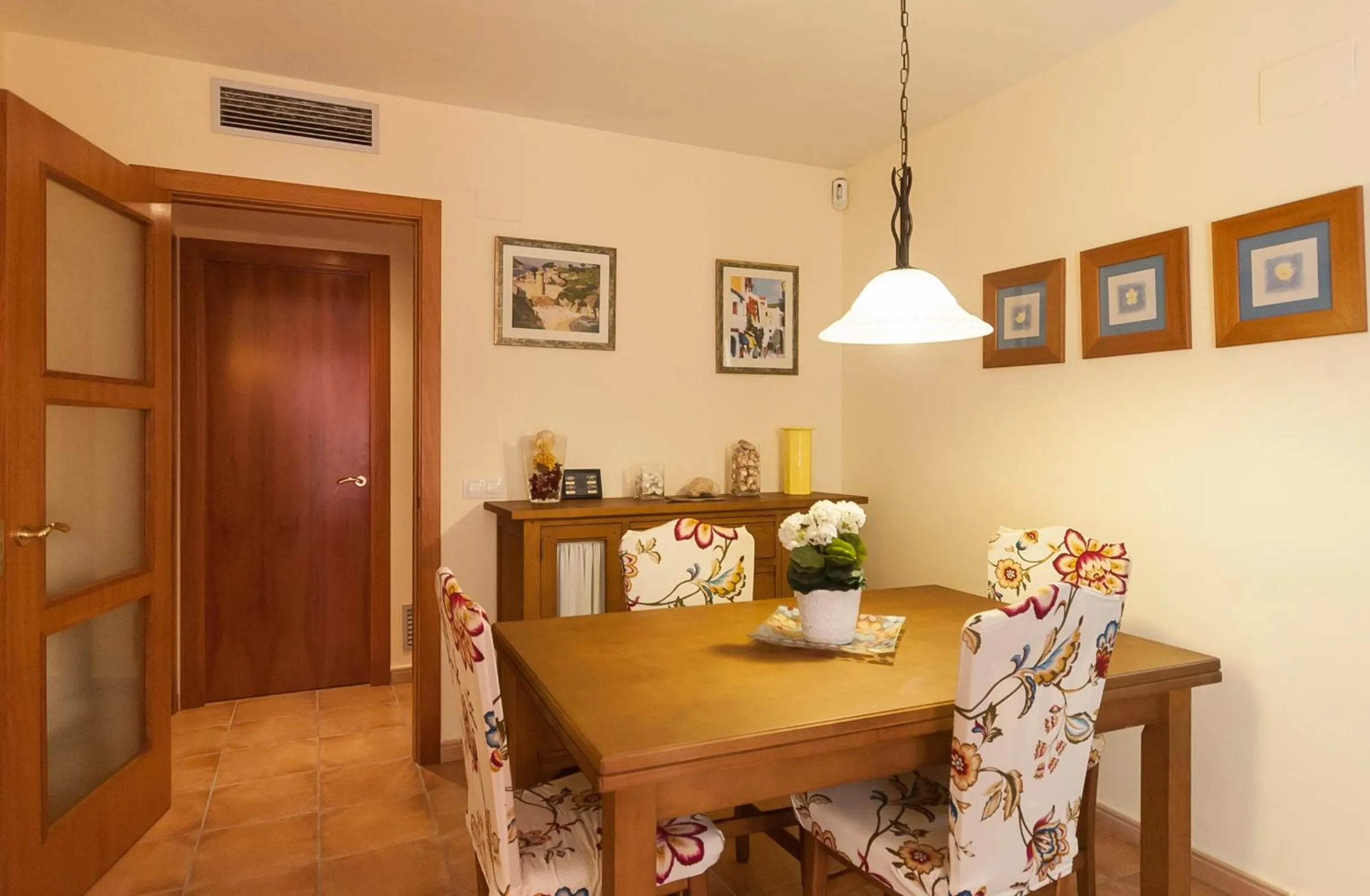 Lets Holidays NEW APARTMENT CLOSE TO THE BEACH 2