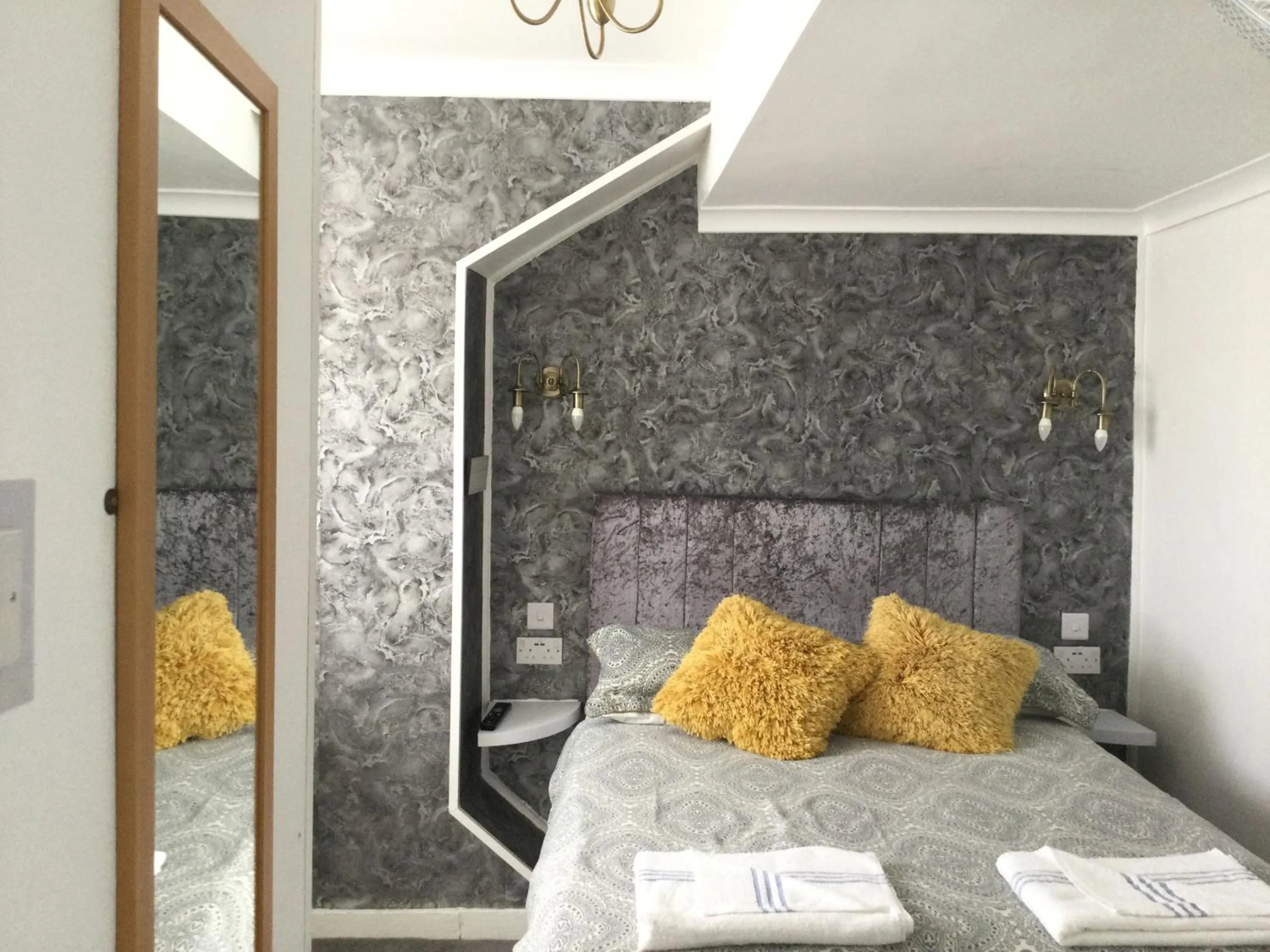 Bed in THE TREVONE, Llandudno