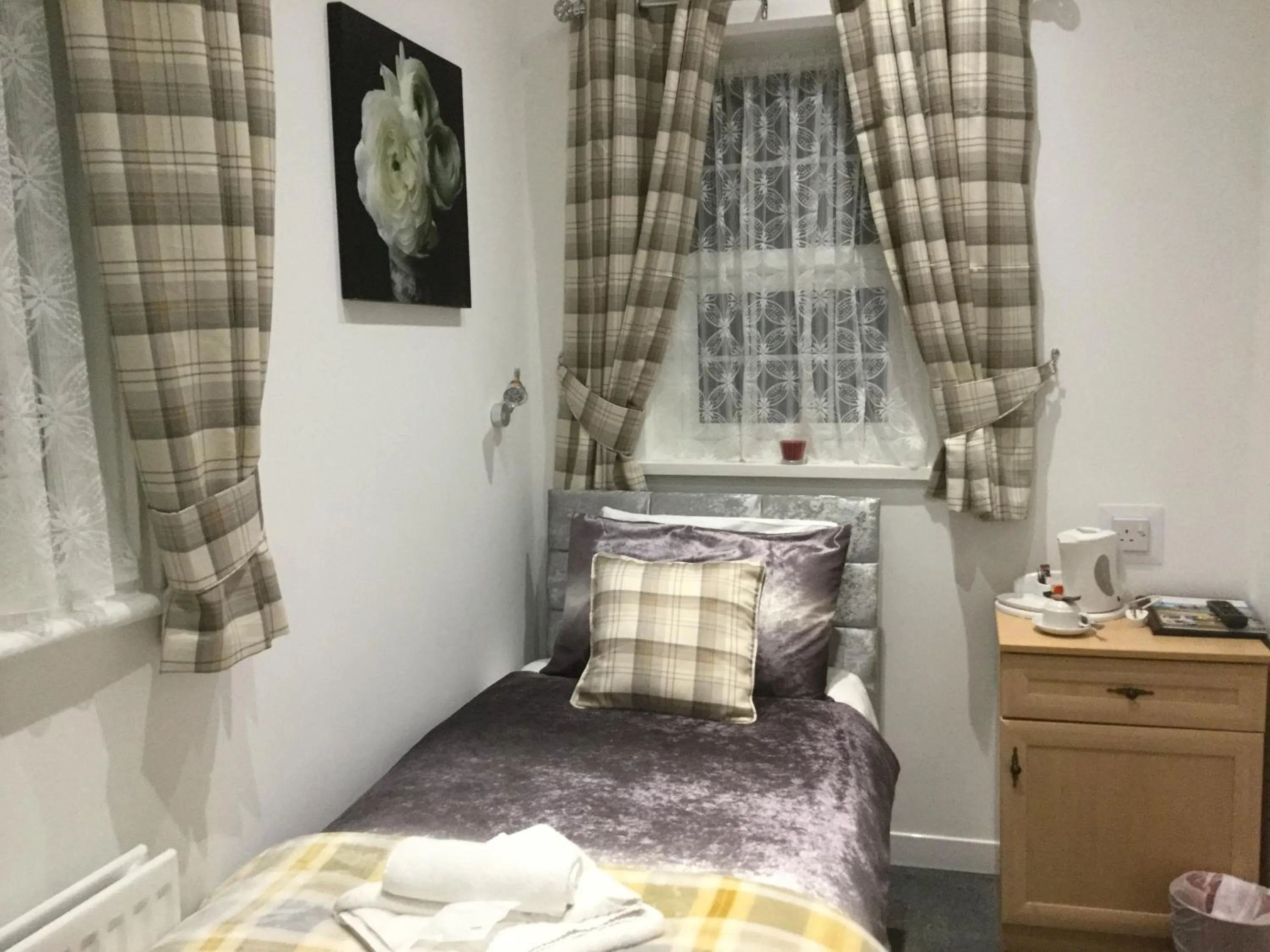 Bed in THE TREVONE, Llandudno