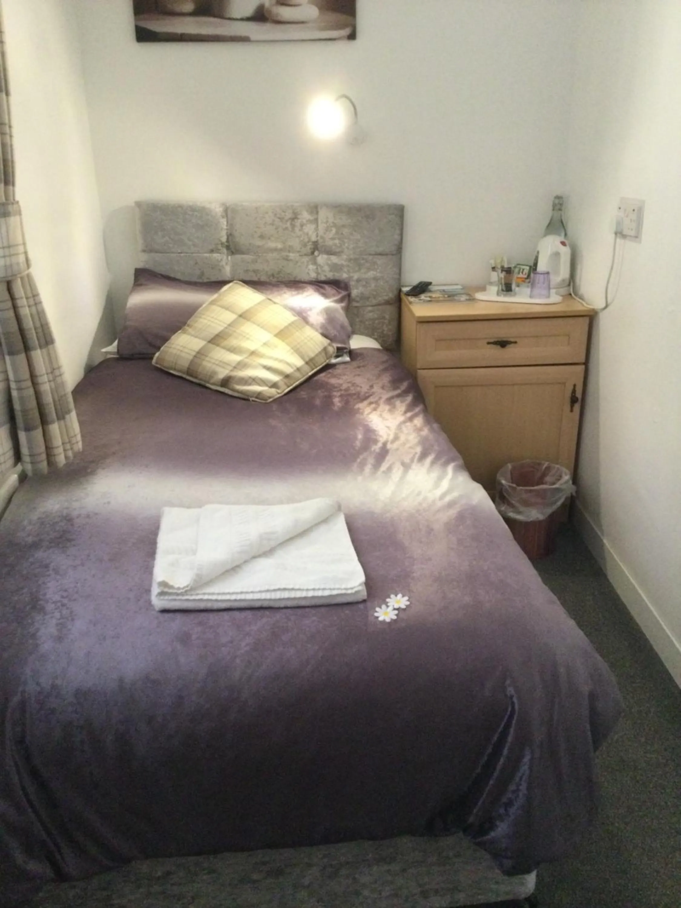 Bed in THE TREVONE, Llandudno