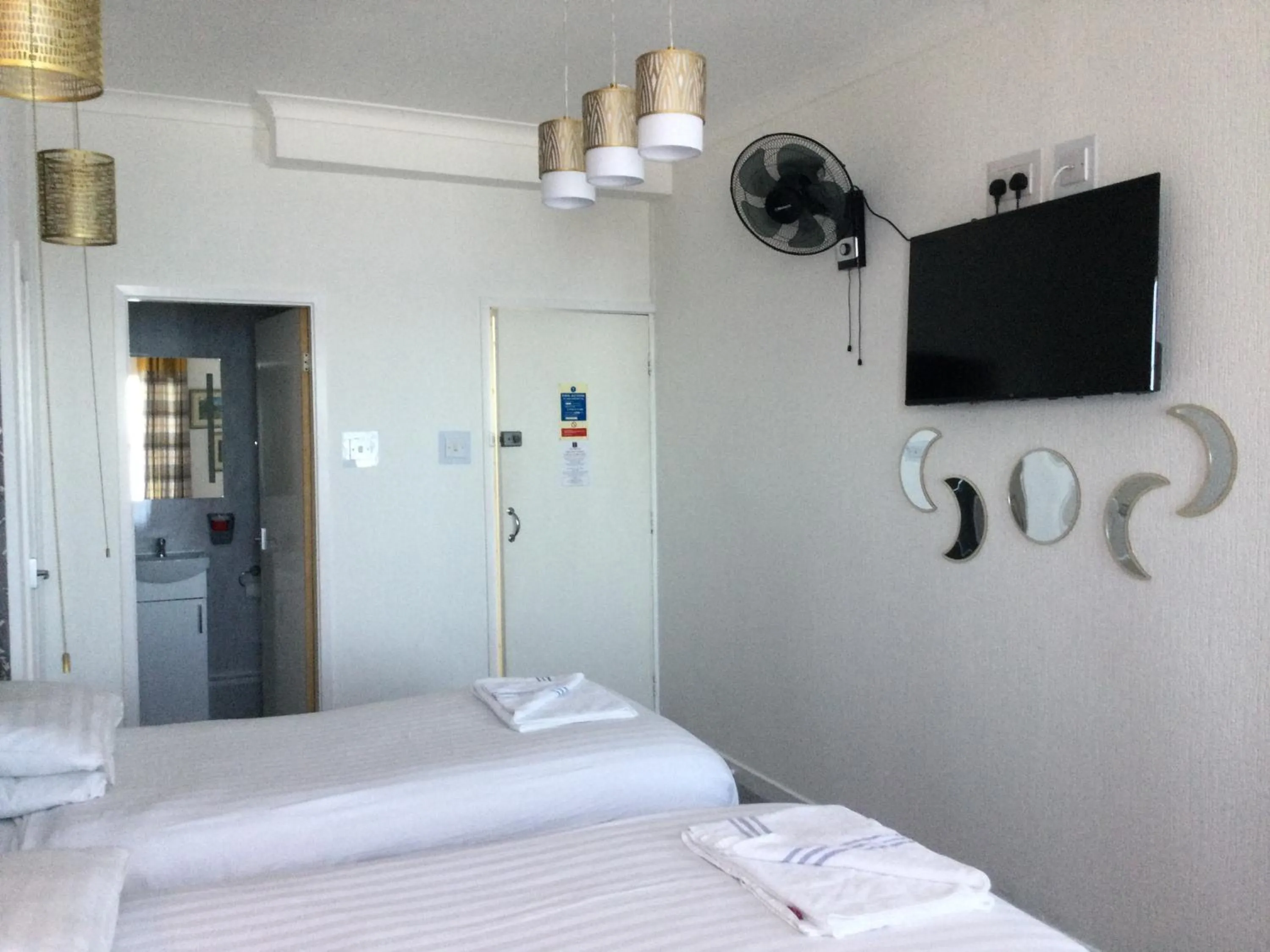 Bed in THE TREVONE, Llandudno