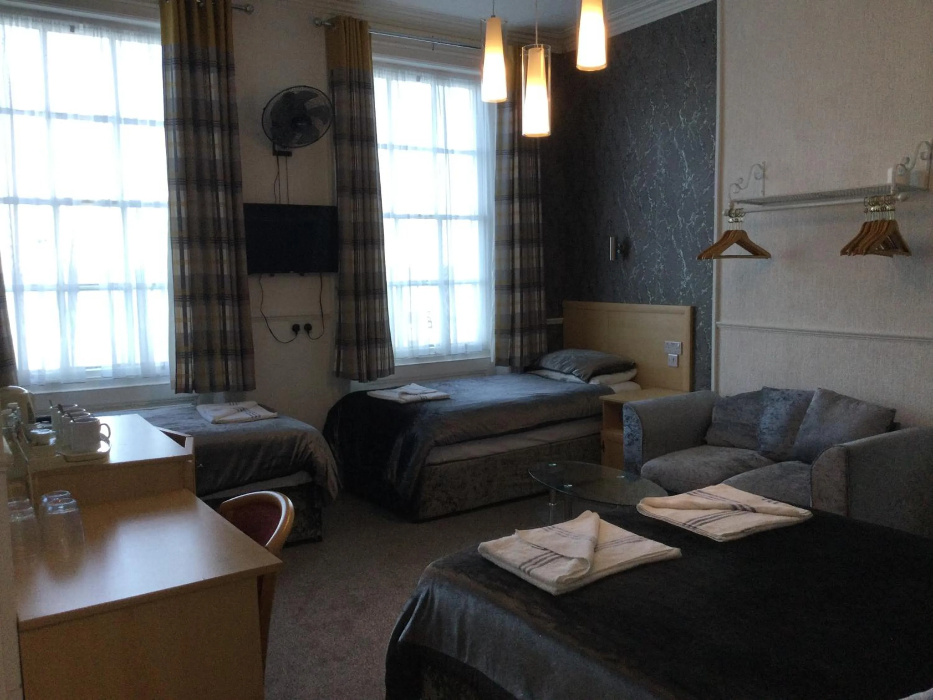 Bed in THE TREVONE, Llandudno