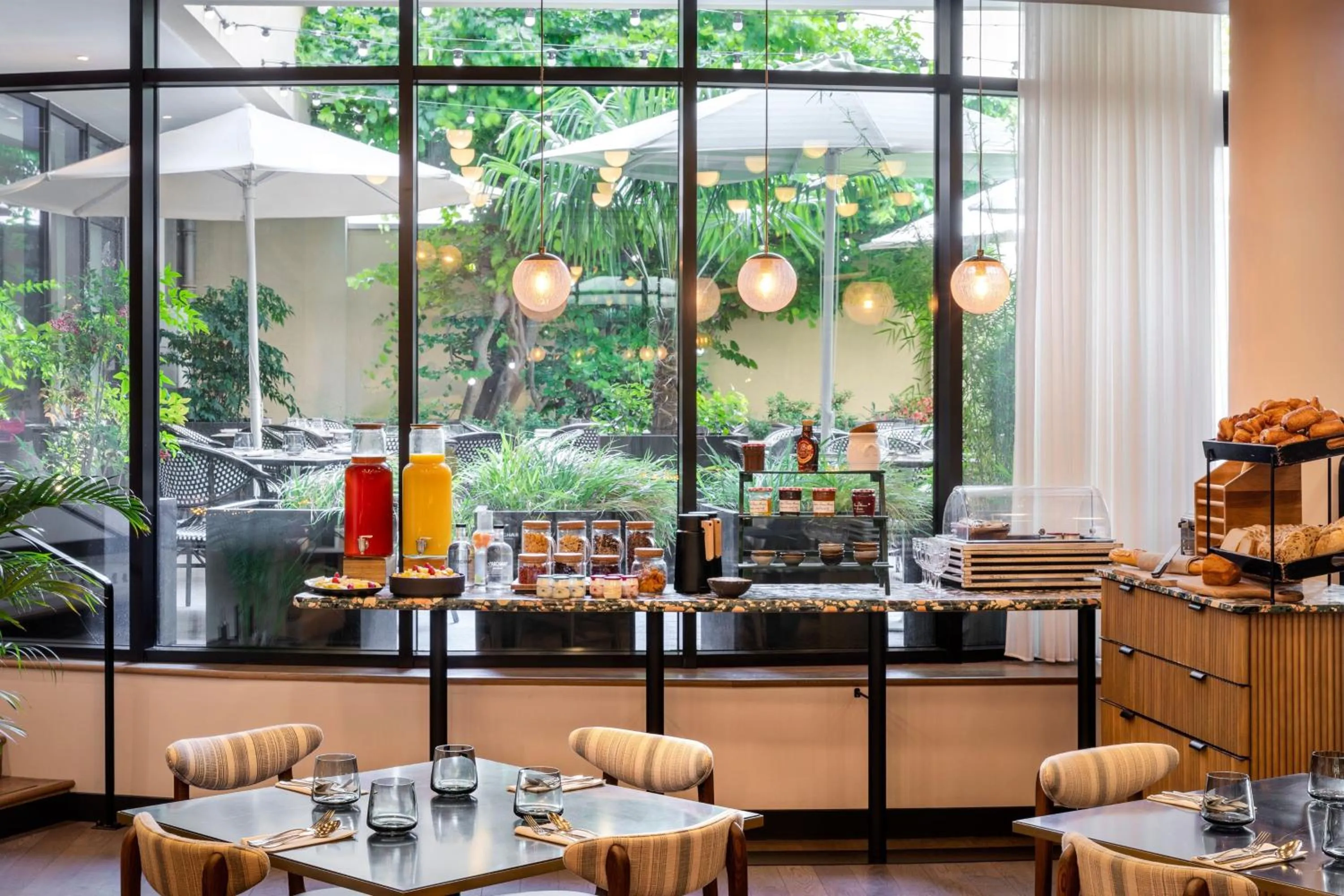 Restaurant/places to eat in Le Parchamp, a Tribute Portfolio Hotel, Paris Boulogne