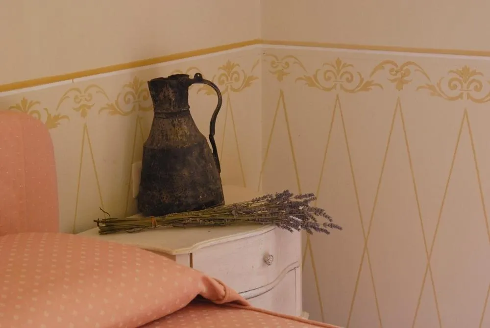 Decorative detail in Locanda San Barnaba