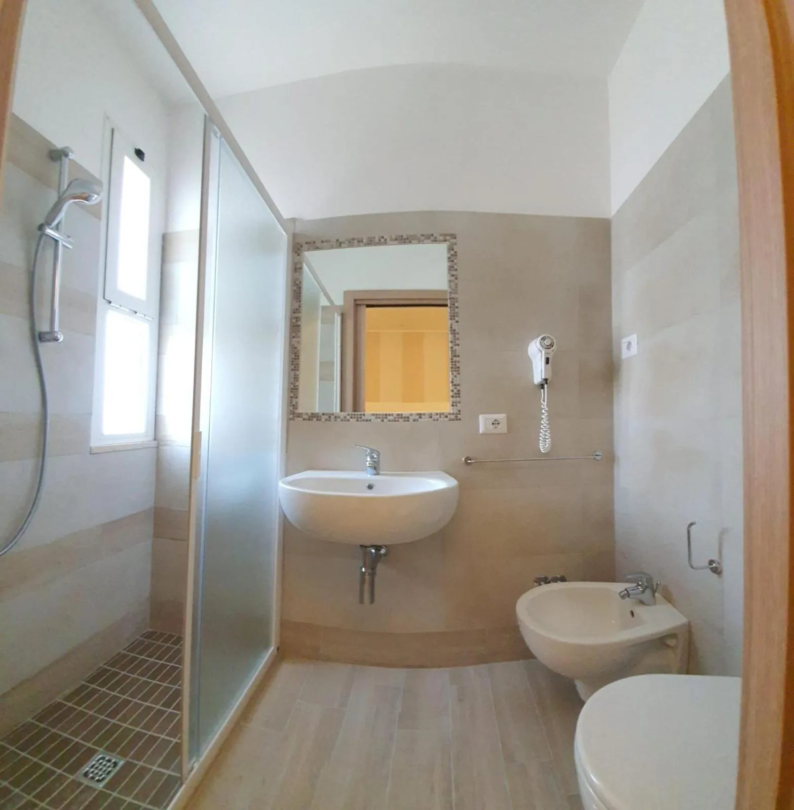 Bathroom in Hotel Arno