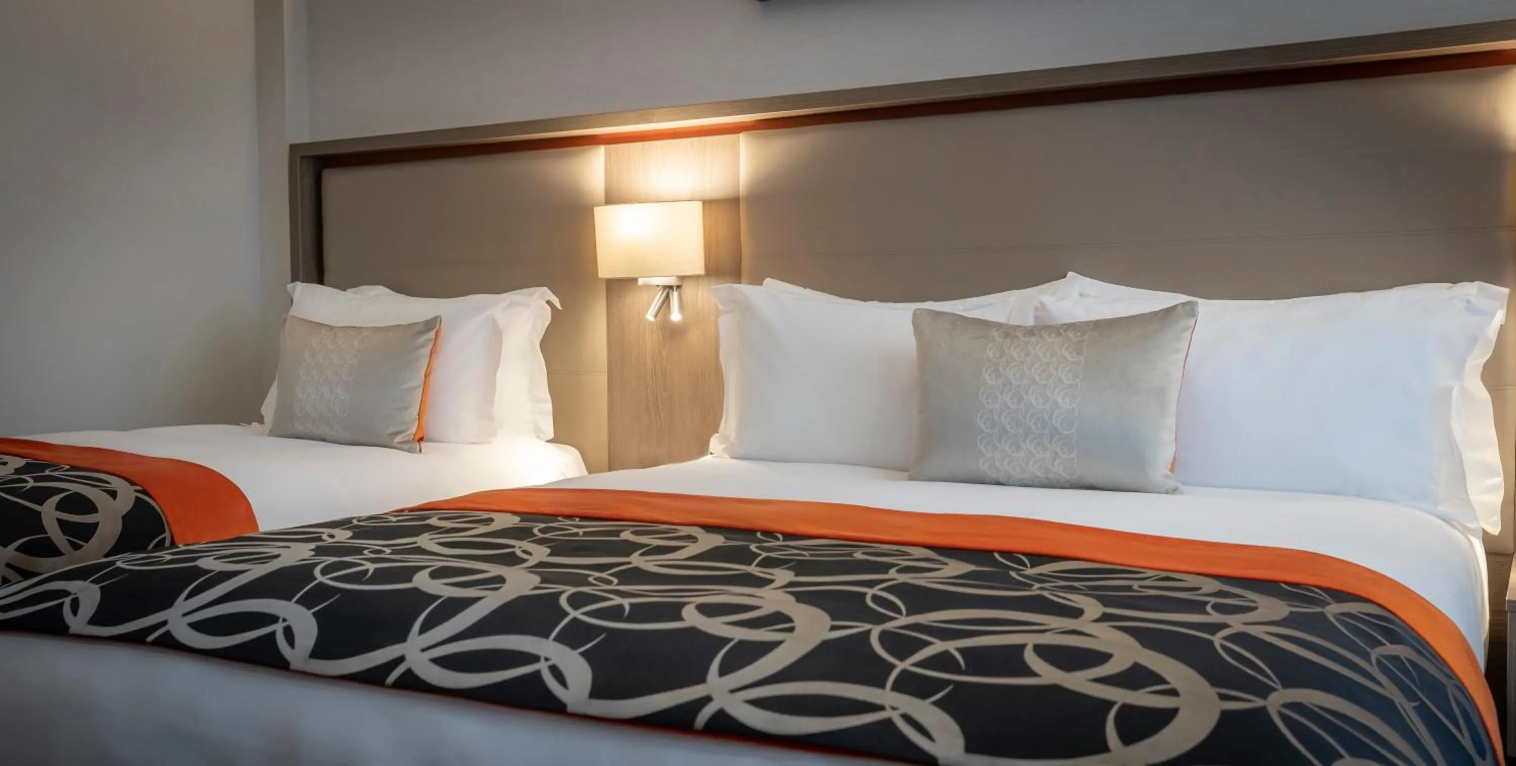 Bedroom, Bed in Clayton Hotel Charlemont