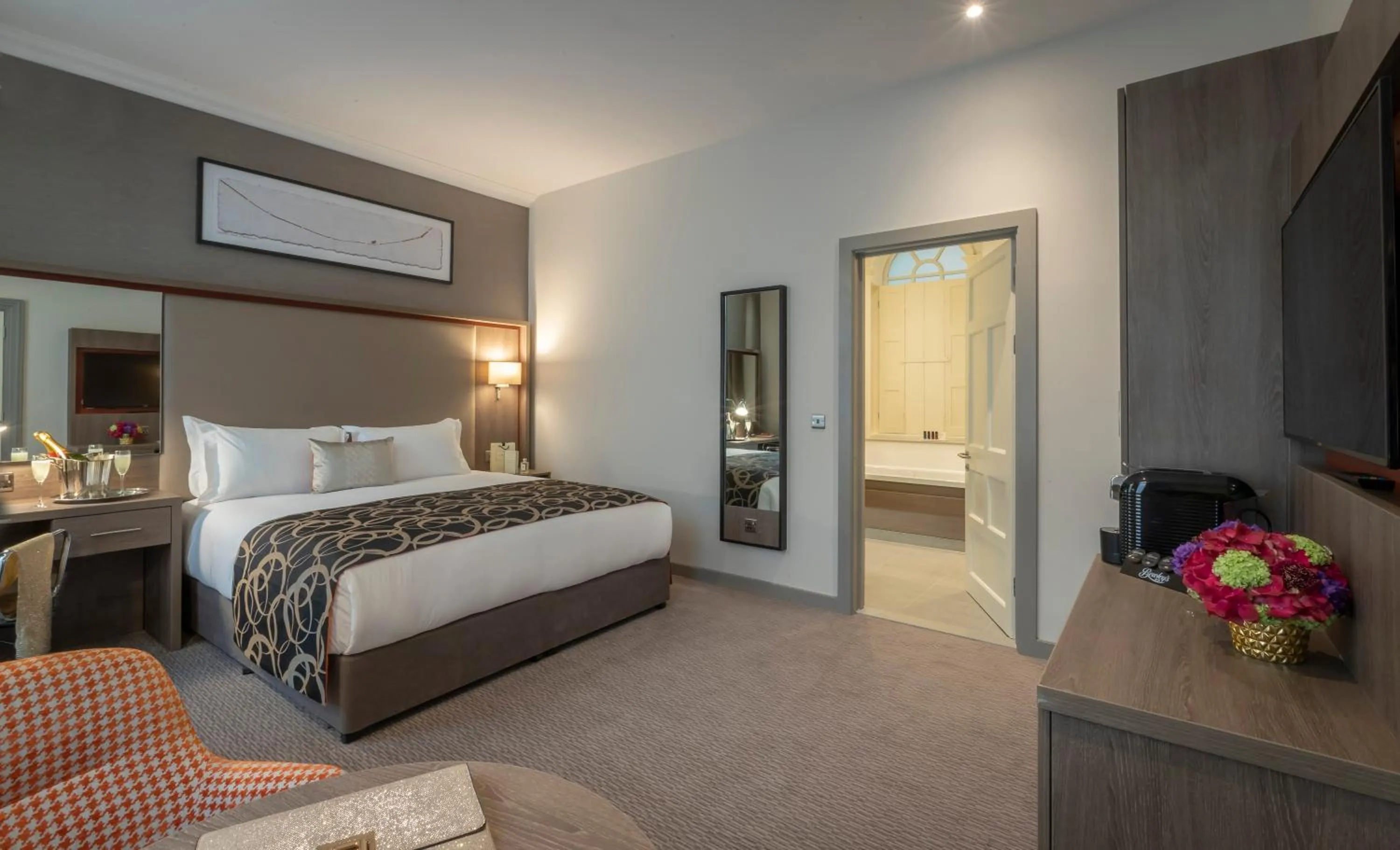 Bathroom, Bed in Clayton Hotel Charlemont