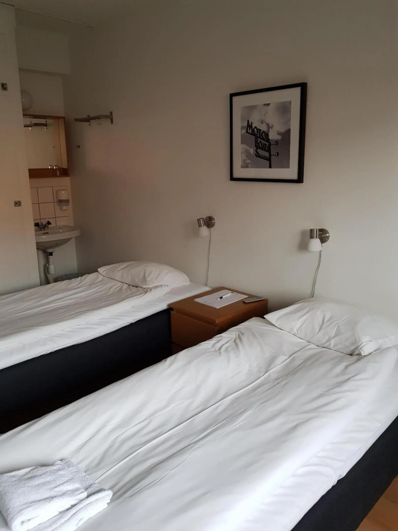 Property building, Bed in Lilla Hotellet