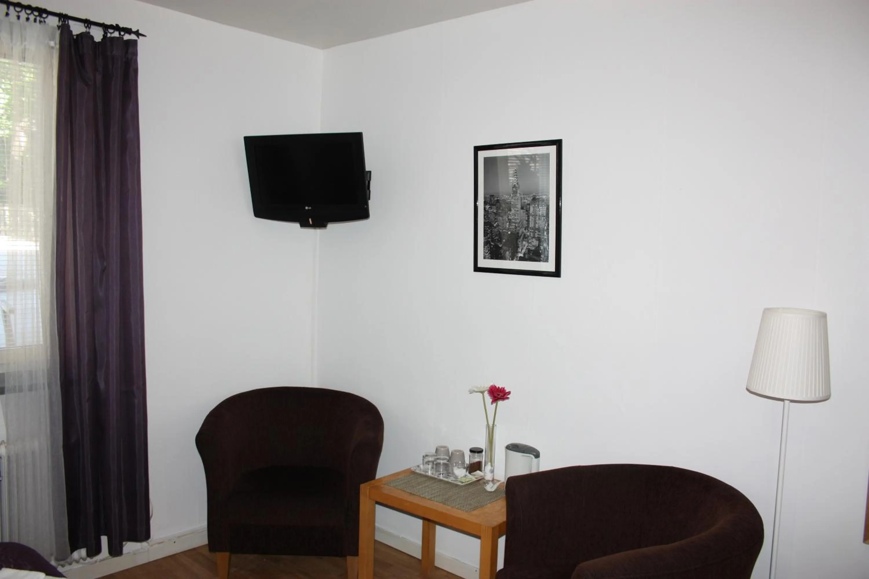 Photo of the whole room in Lilla Hotellet