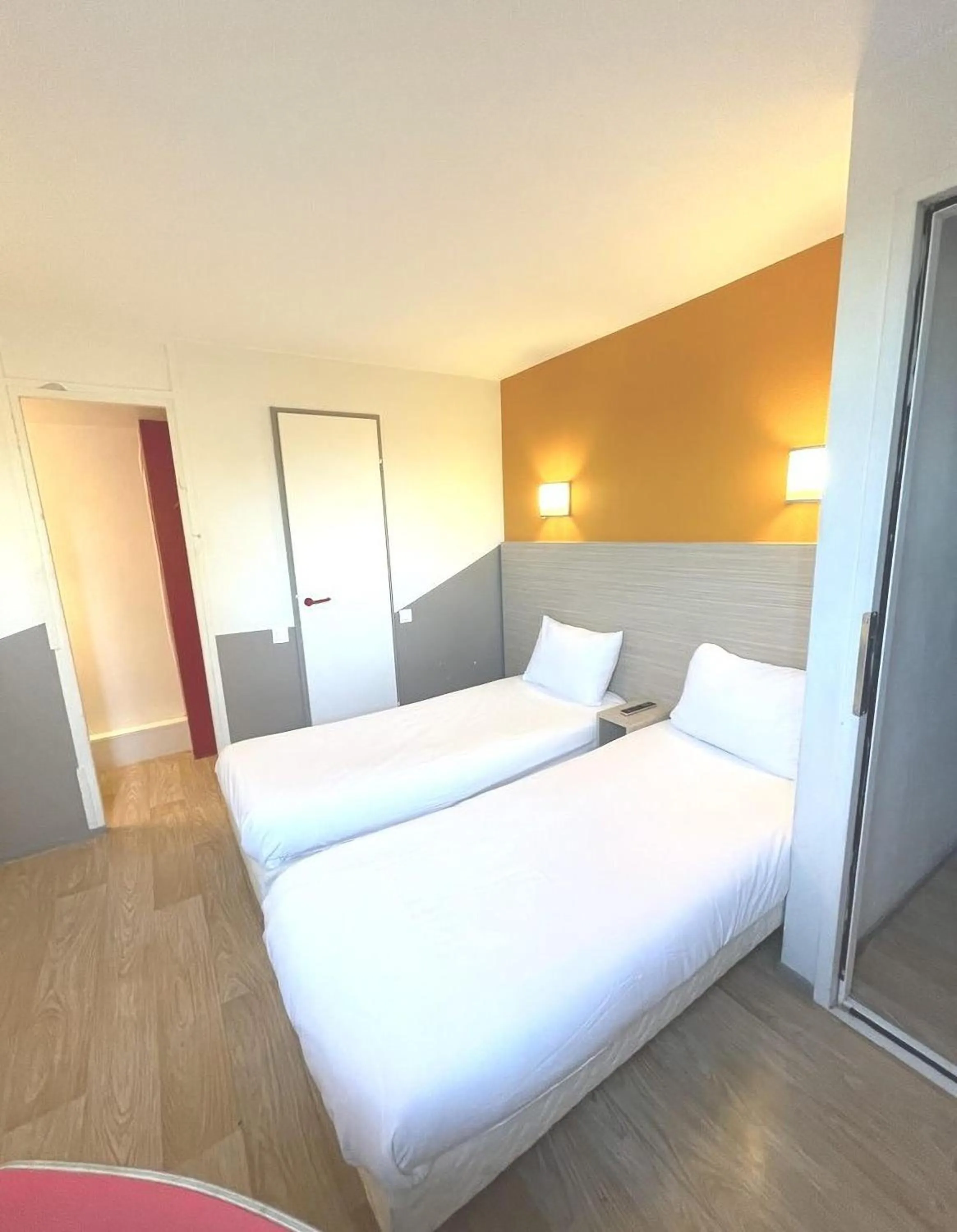 Bedroom, Bed in Première Classe Martigues