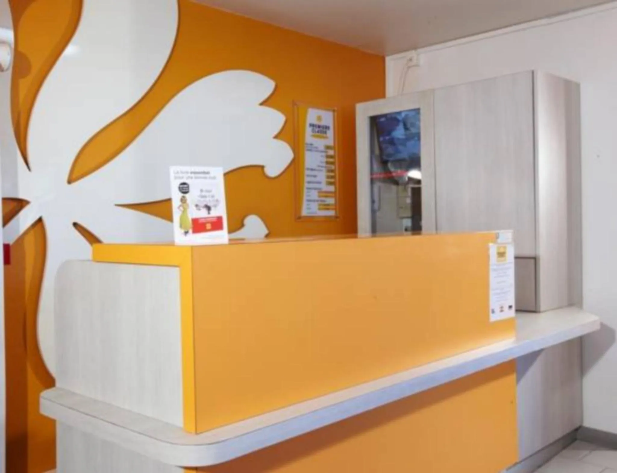 Lobby or reception in Première Classe Martigues