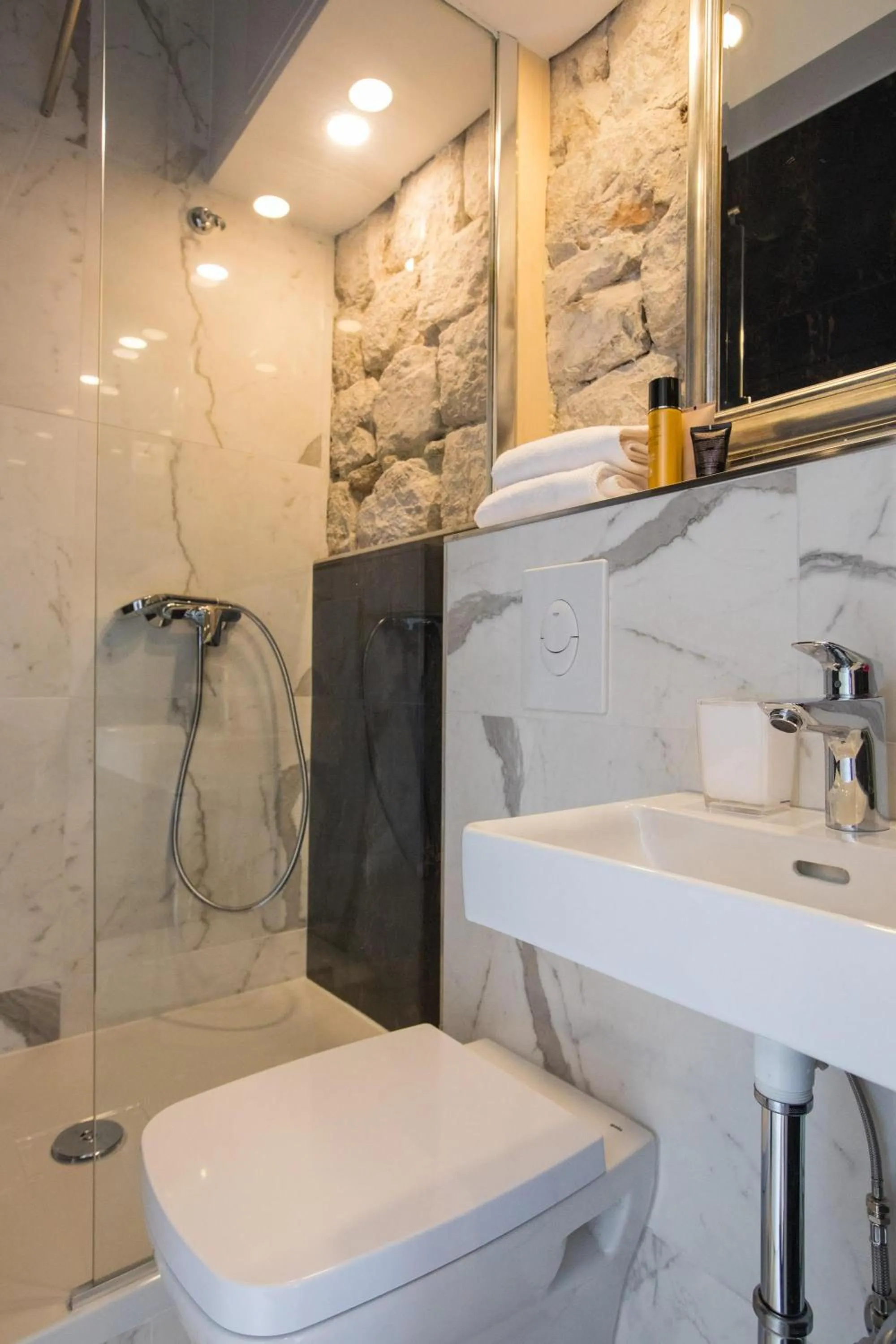 Bathroom in Soleil Luxury Rooms Old town