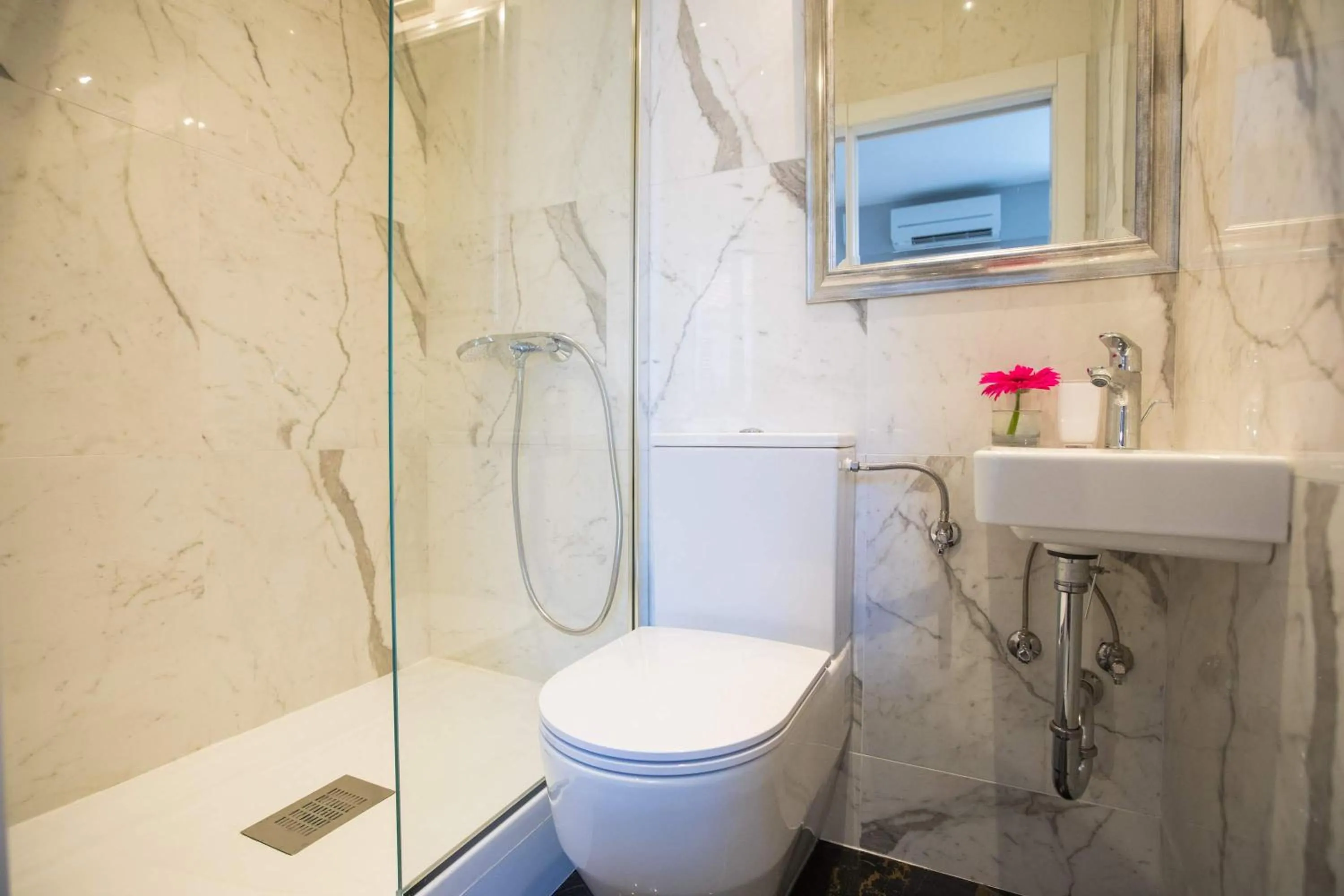 Bathroom in Soleil Luxury Rooms Old town