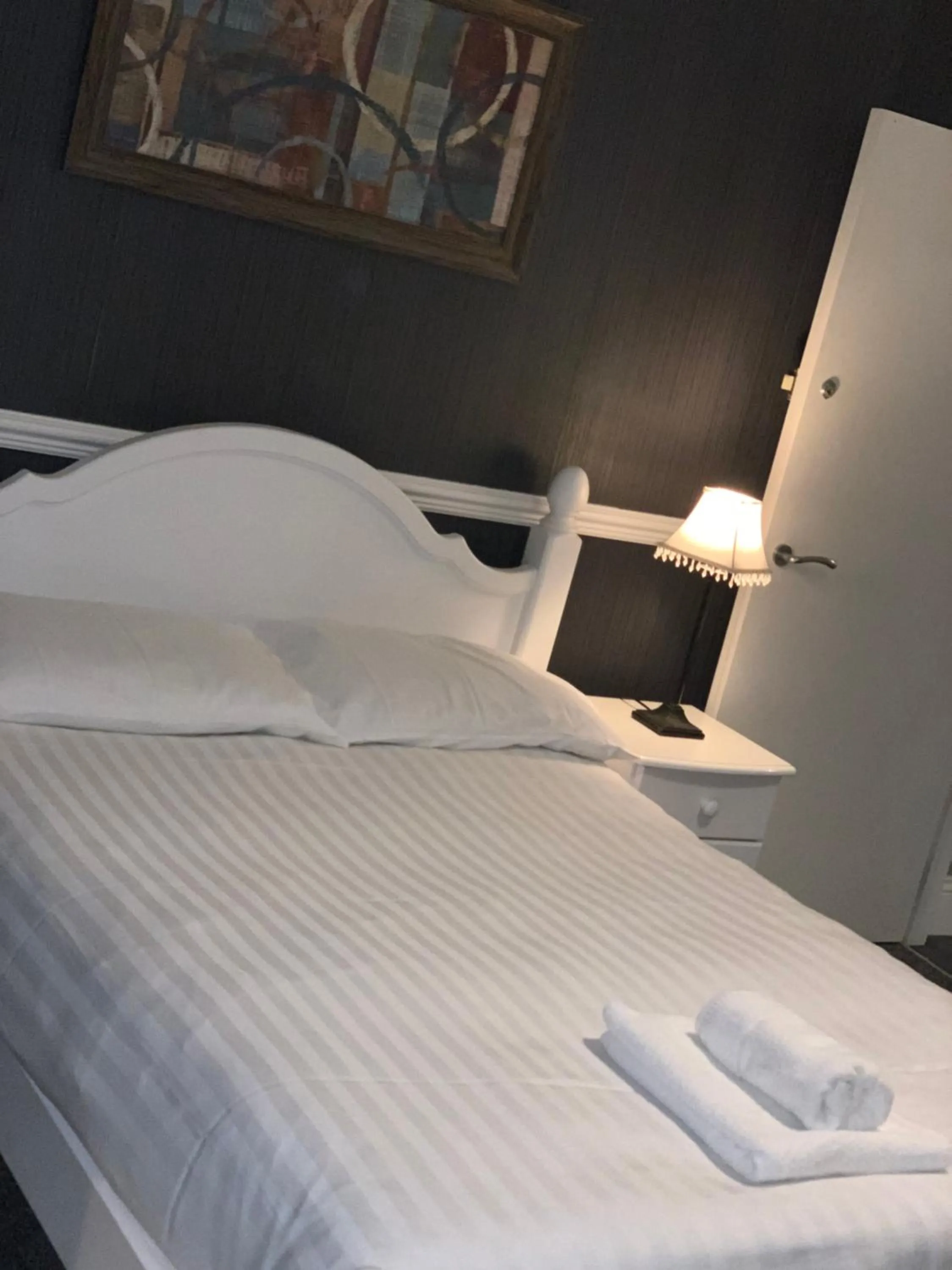 Bed in Lake Lounge Rooms