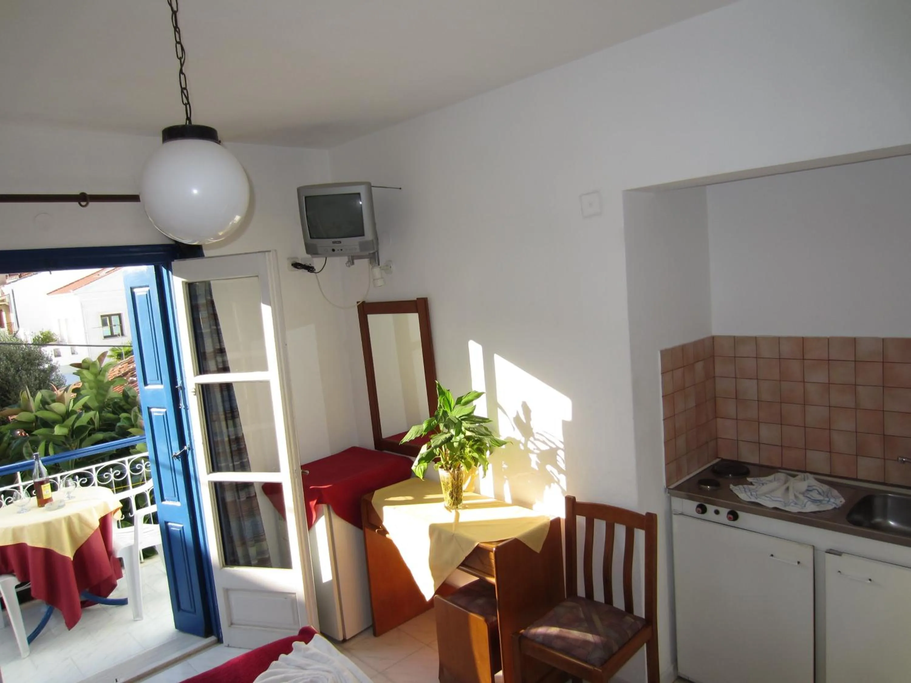 Photo of the whole room in Hotel Mariona