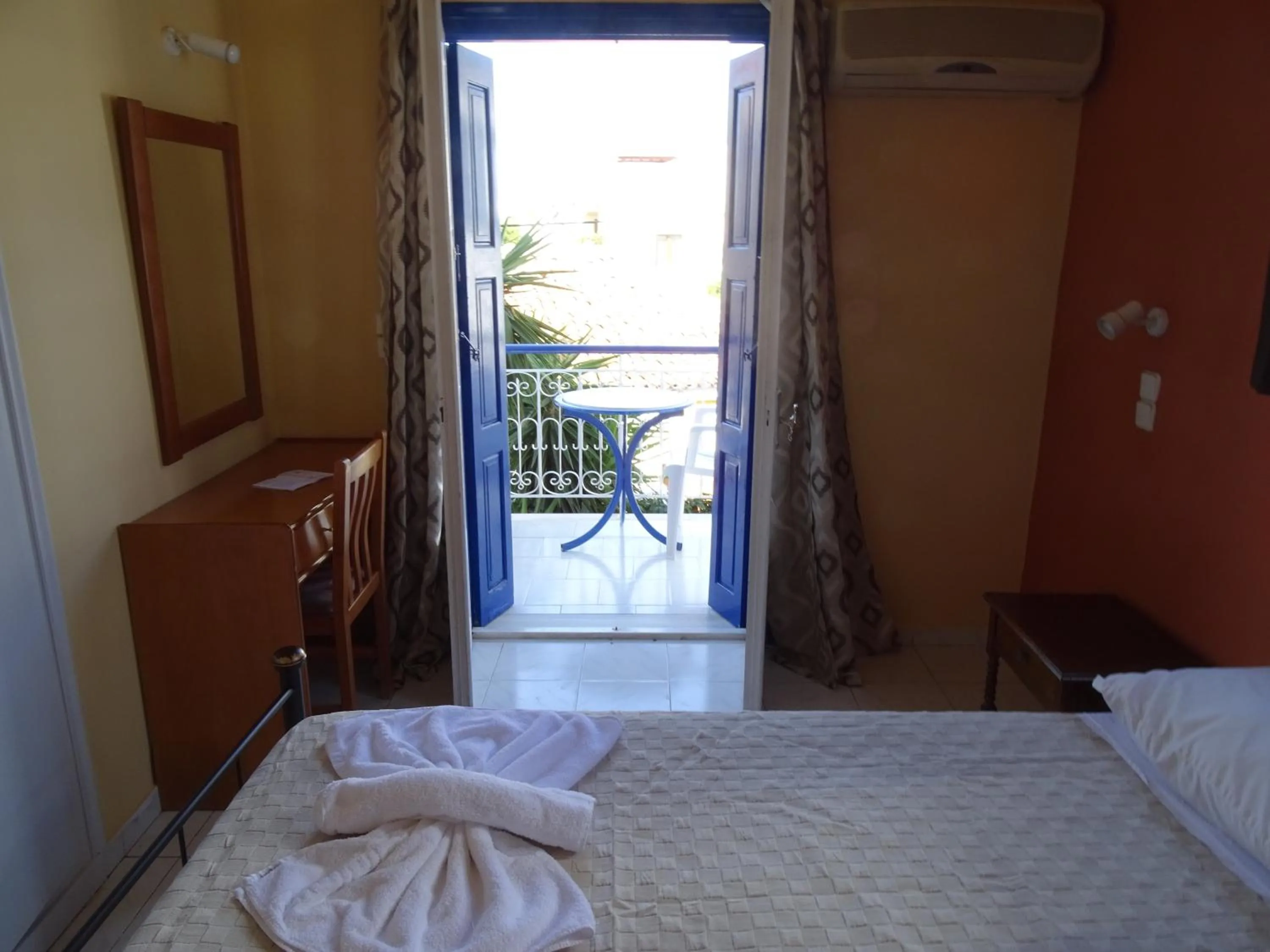 Photo of the whole room, Bed in Hotel Mariona