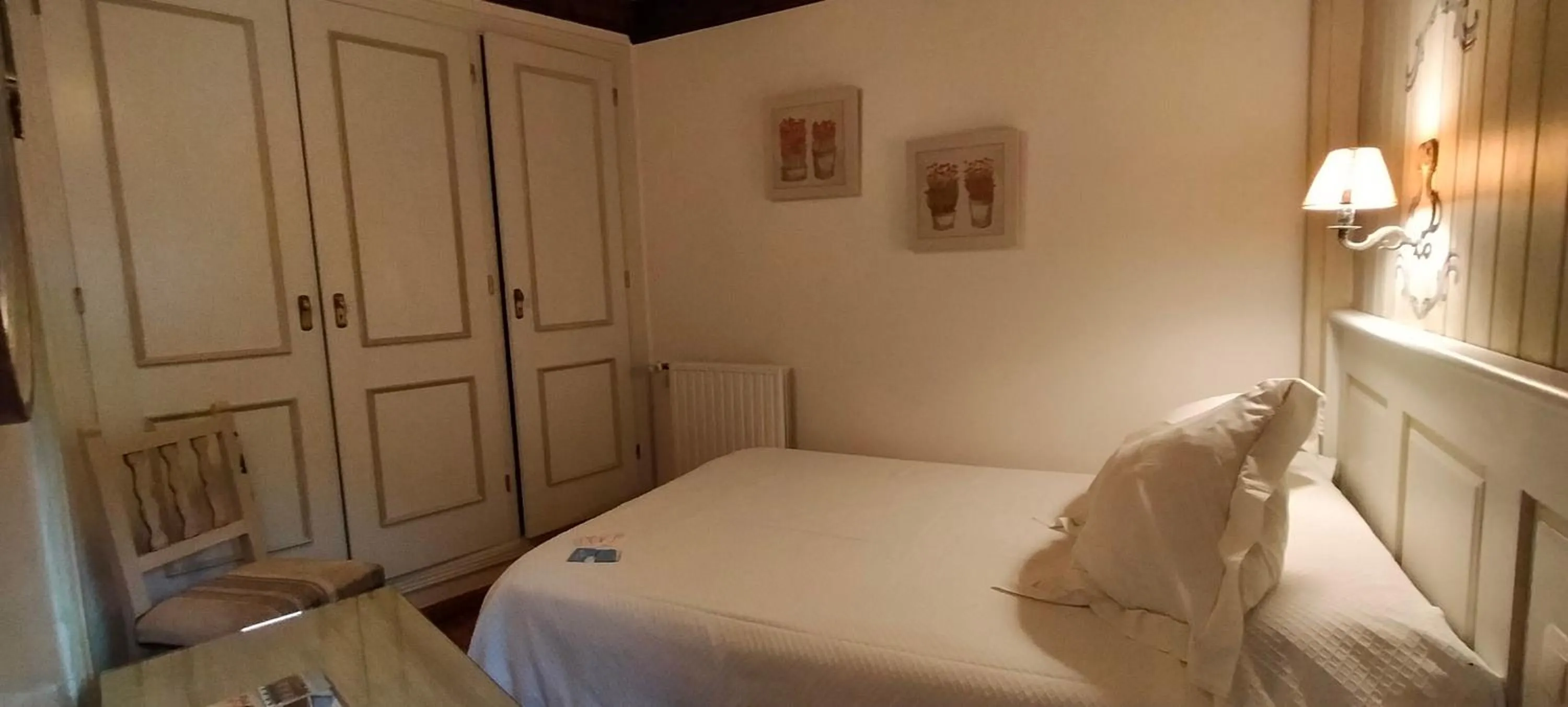 Bedroom, Bed in Hotel Villa de Torla