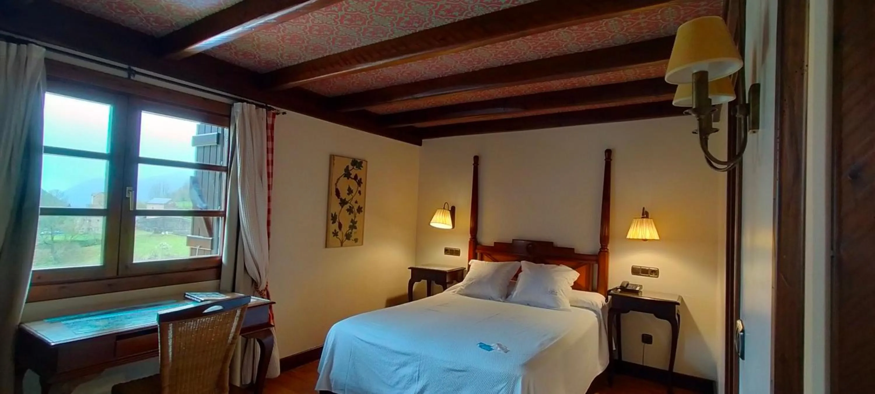 Photo of the whole room, Bed in Hotel Villa de Torla