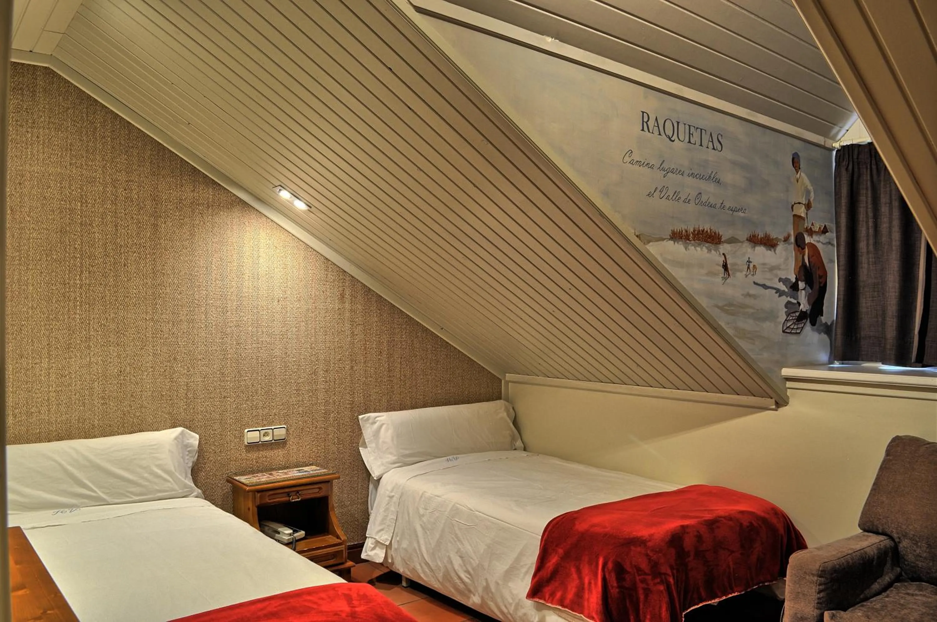 Bedroom, Bed in Hotel Villa de Torla