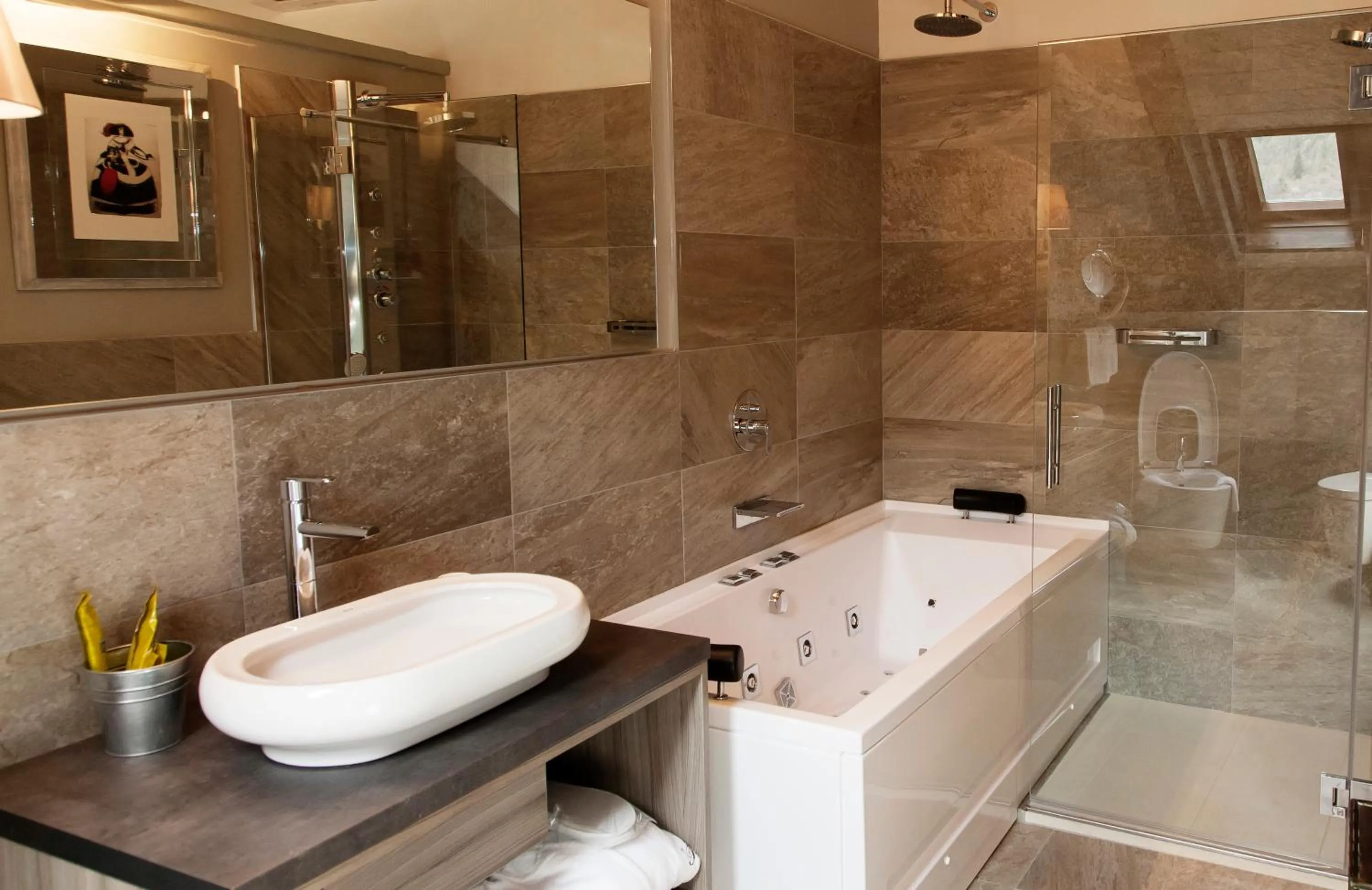 Bathroom in Hotel Villa de Torla