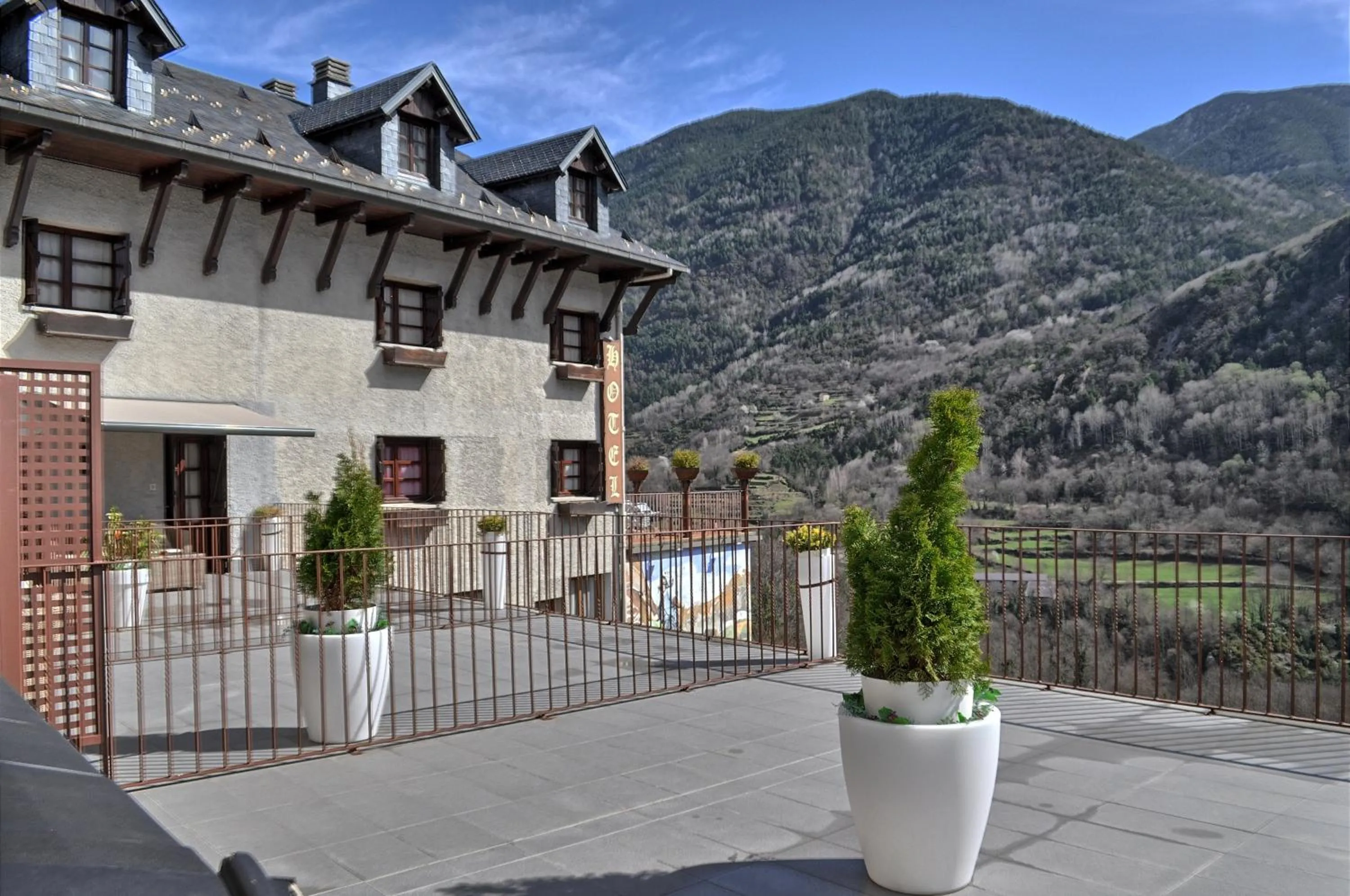 Day in Hotel Villa de Torla