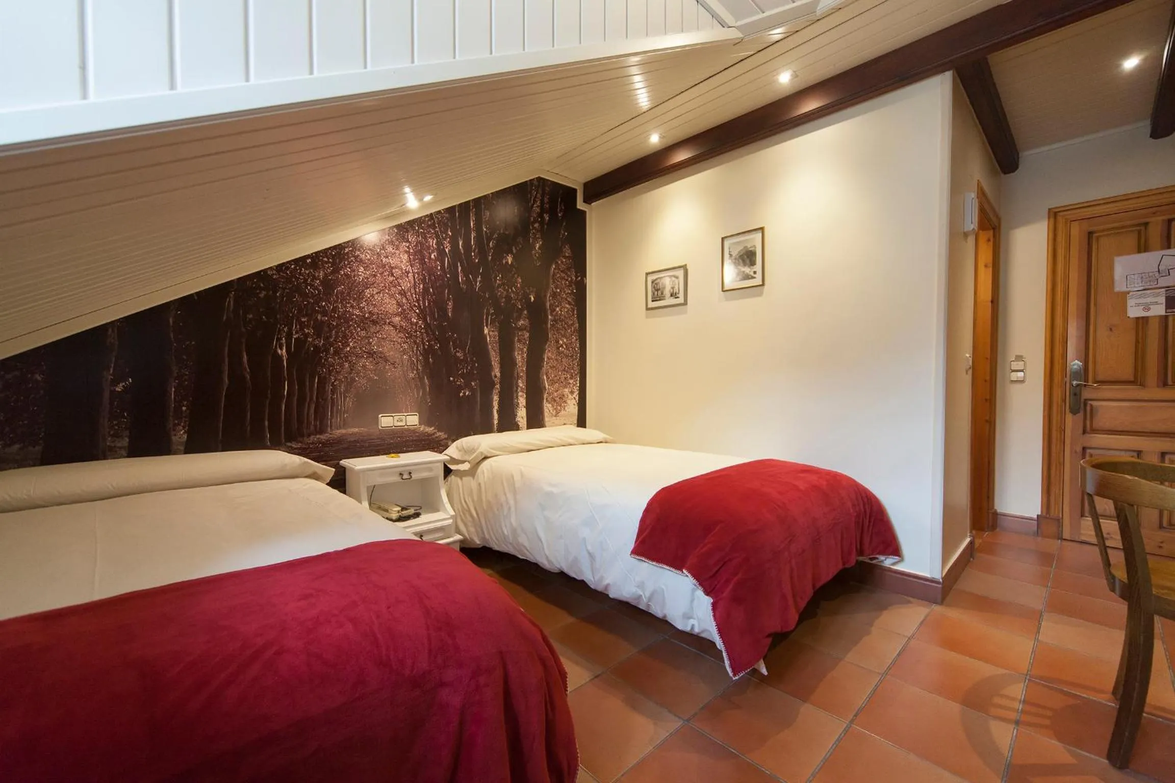 Photo of the whole room, Bed in Hotel Villa de Torla