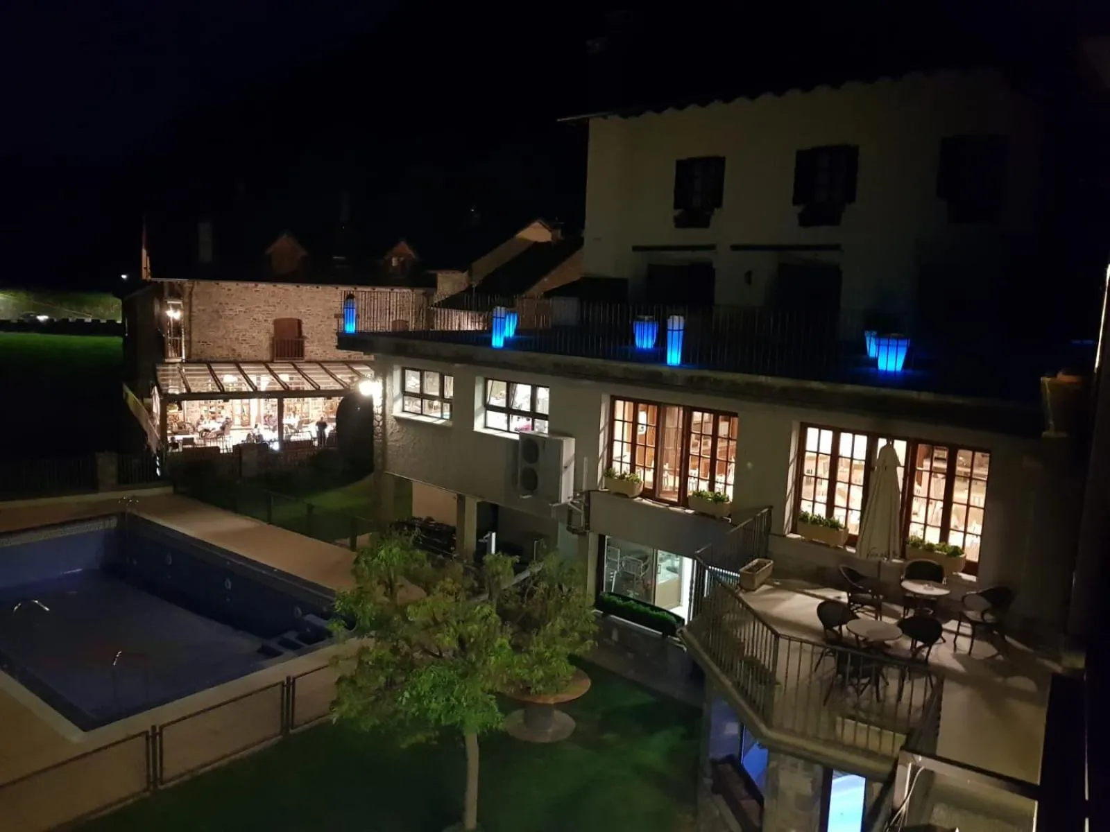 Property building in Hotel Villa de Torla
