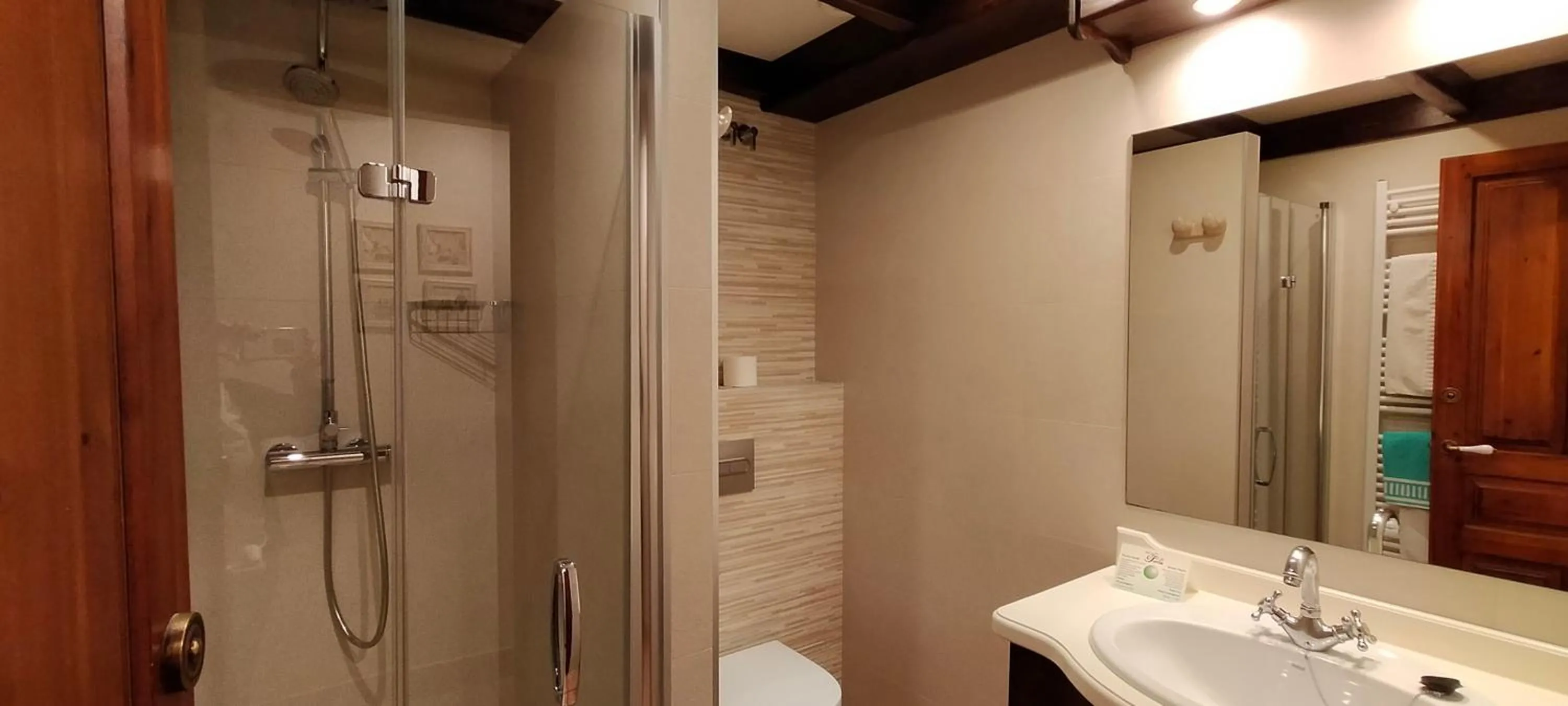 Bathroom in Hotel Villa de Torla