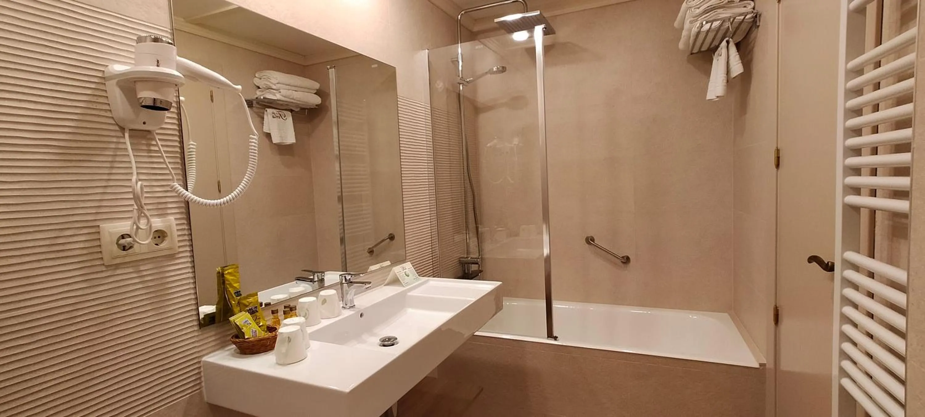 Bathroom in Hotel Villa de Torla