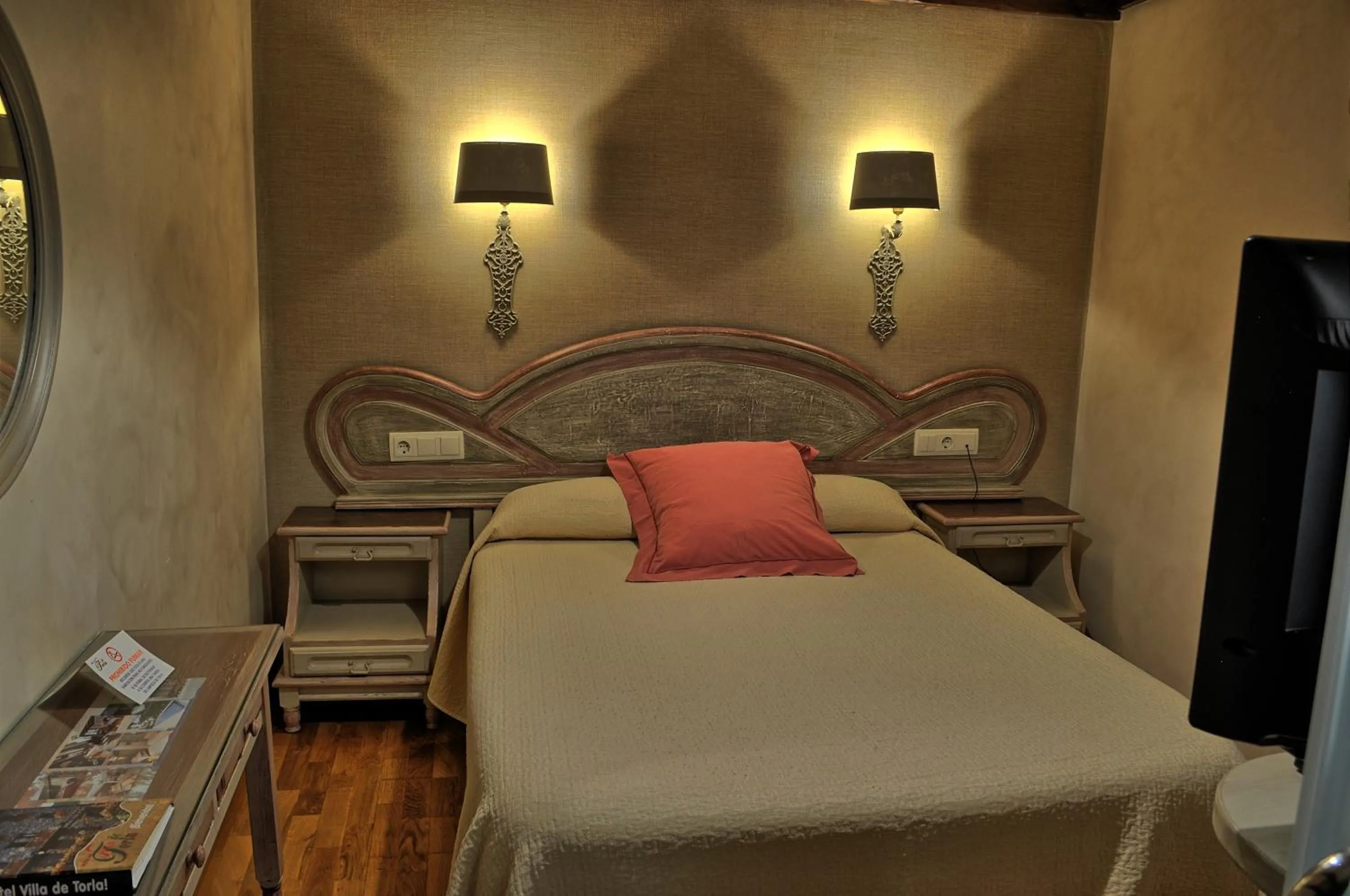 Bedroom, Bed in Hotel Villa de Torla