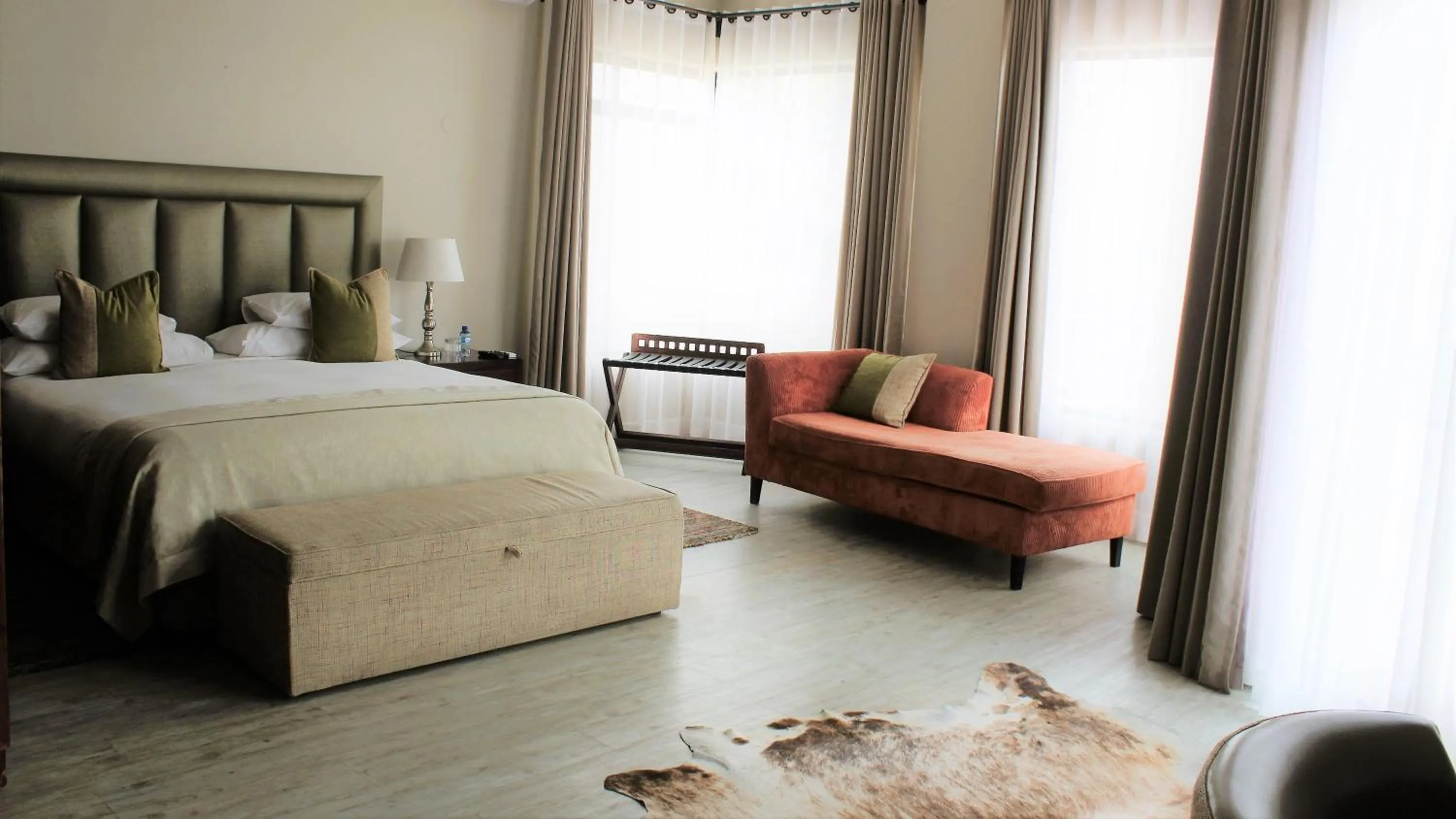 Communal lounge/ TV room, Bed in Atlantic Villa Boutique Guesthouse