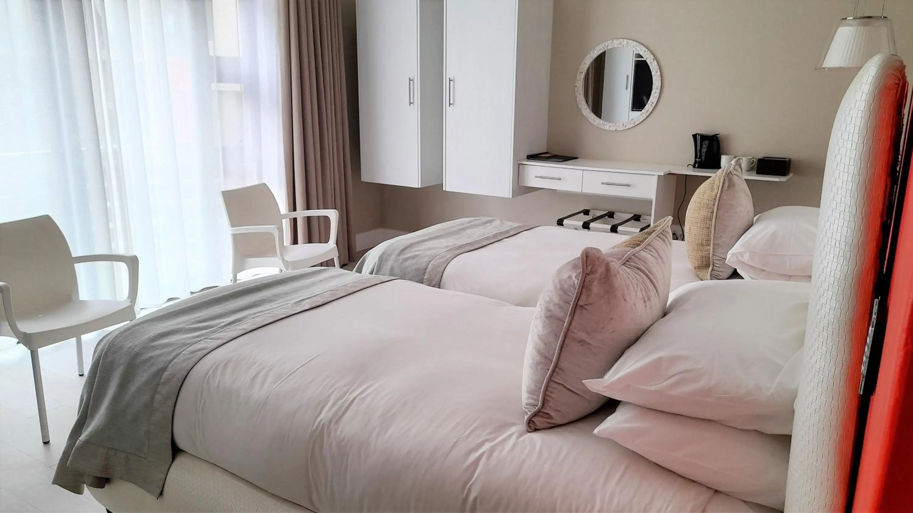 Shower, Bed in Atlantic Villa Boutique Guesthouse