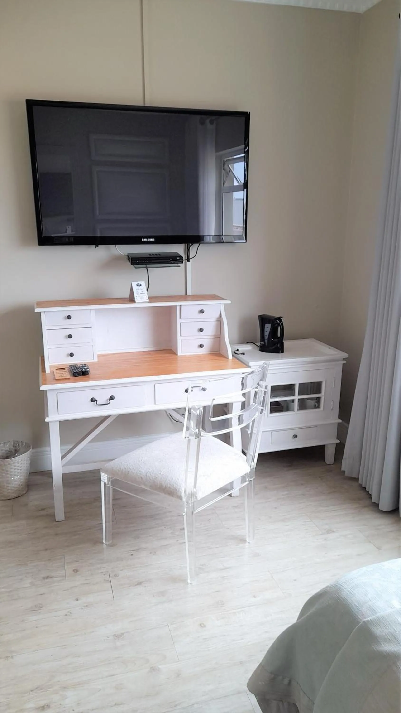 TV and multimedia in Atlantic Villa Boutique Guesthouse