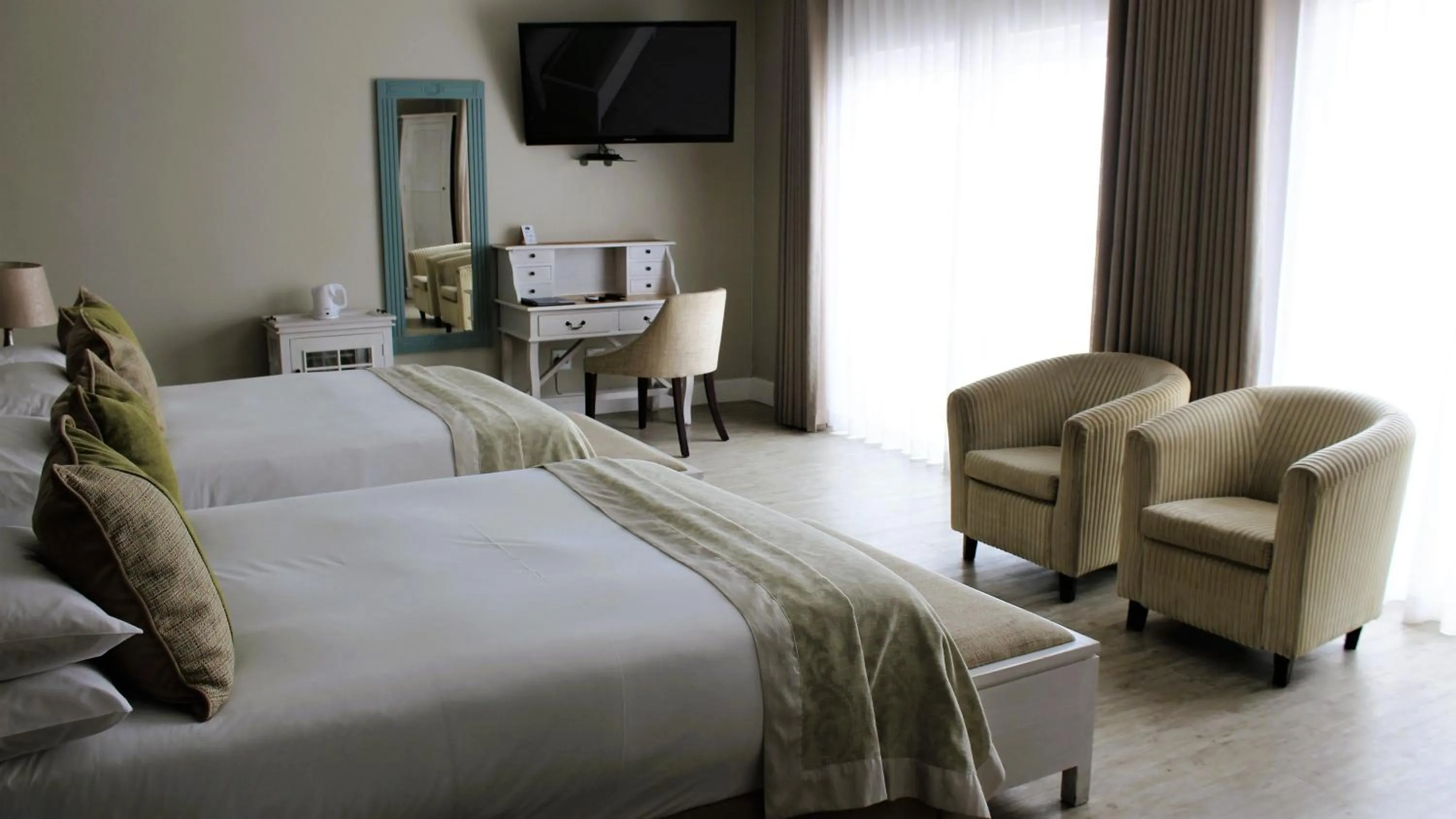 Communal lounge/ TV room, Bed in Atlantic Villa Boutique Guesthouse