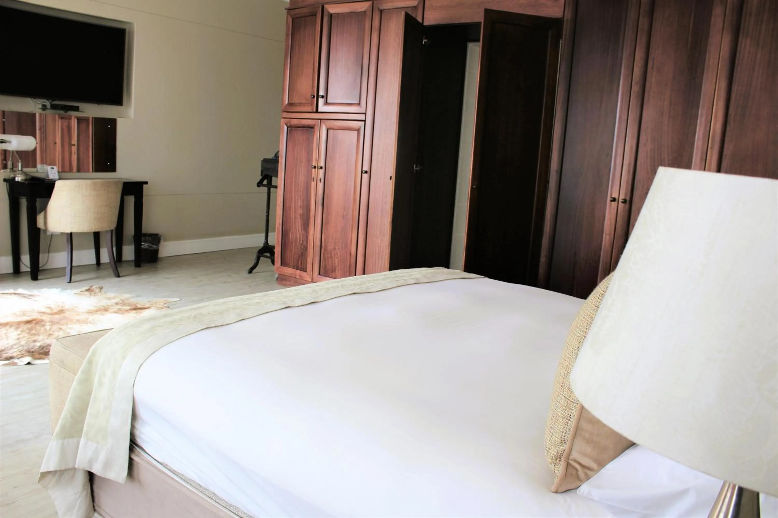 Communal lounge/ TV room, Bed in Atlantic Villa Boutique Guesthouse