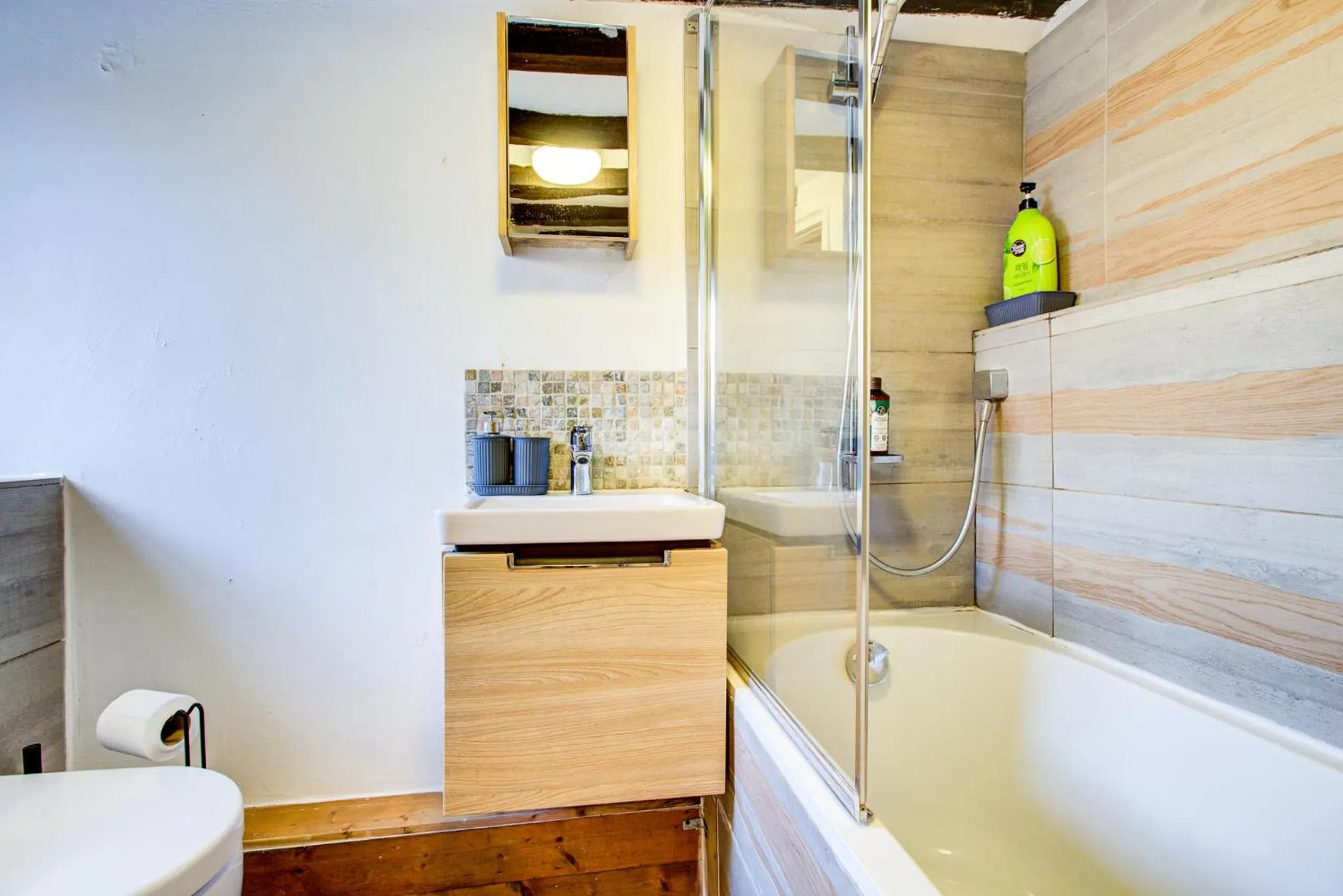 Bathroom in Eglantine