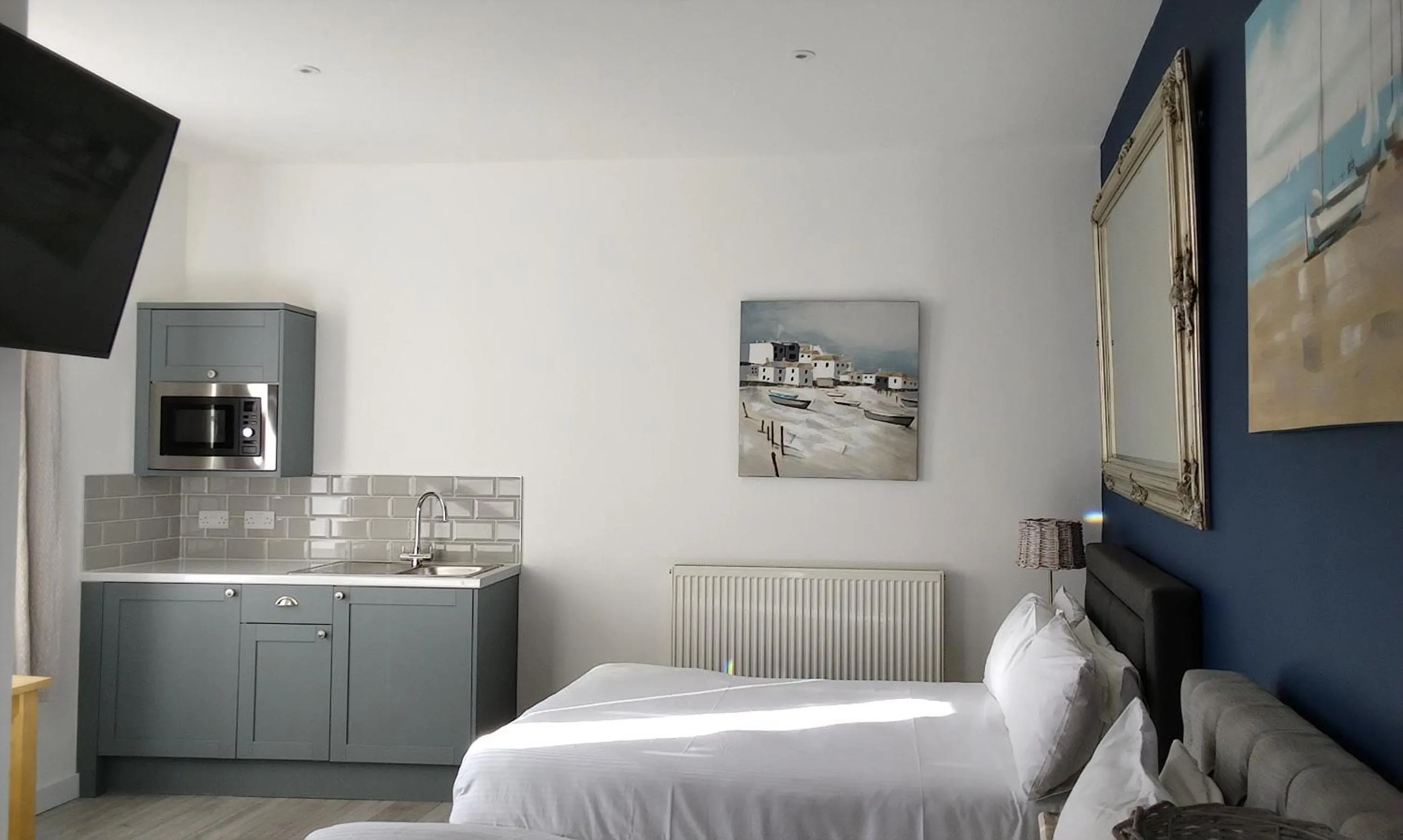 Bed in Duporth Guest House