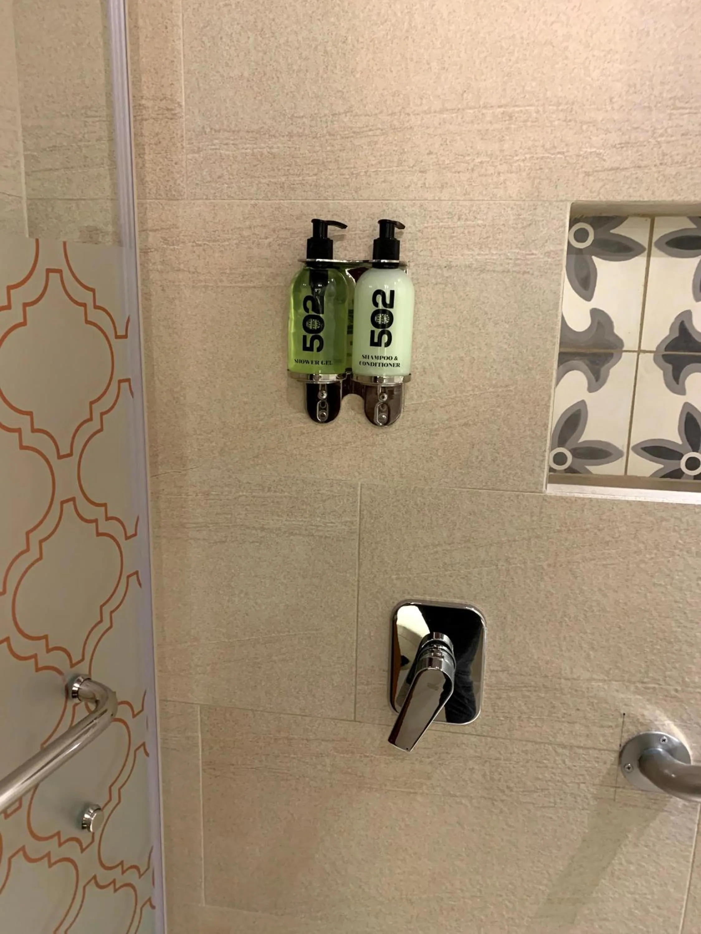 Shower in Porta Hotel Antigua