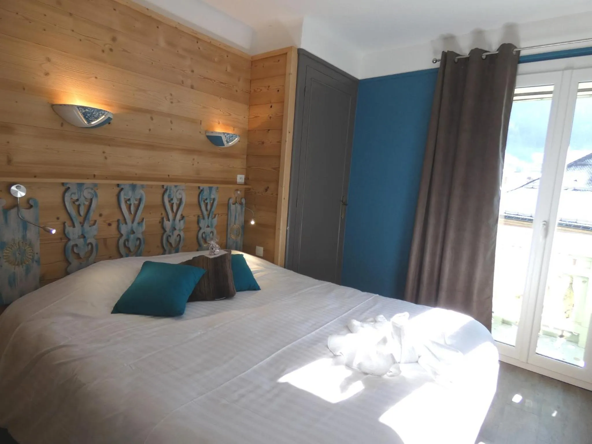 Decorative detail, Bed in Hôtel Du Midi