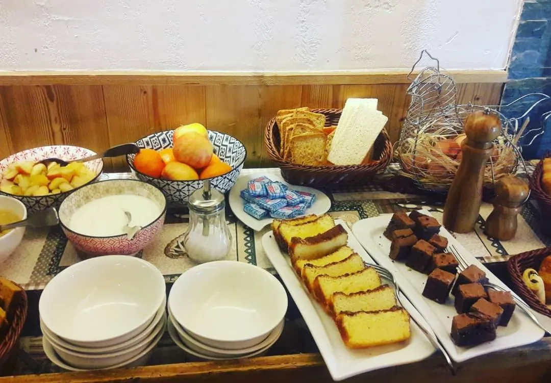 Buffet breakfast in Hôtel Du Midi