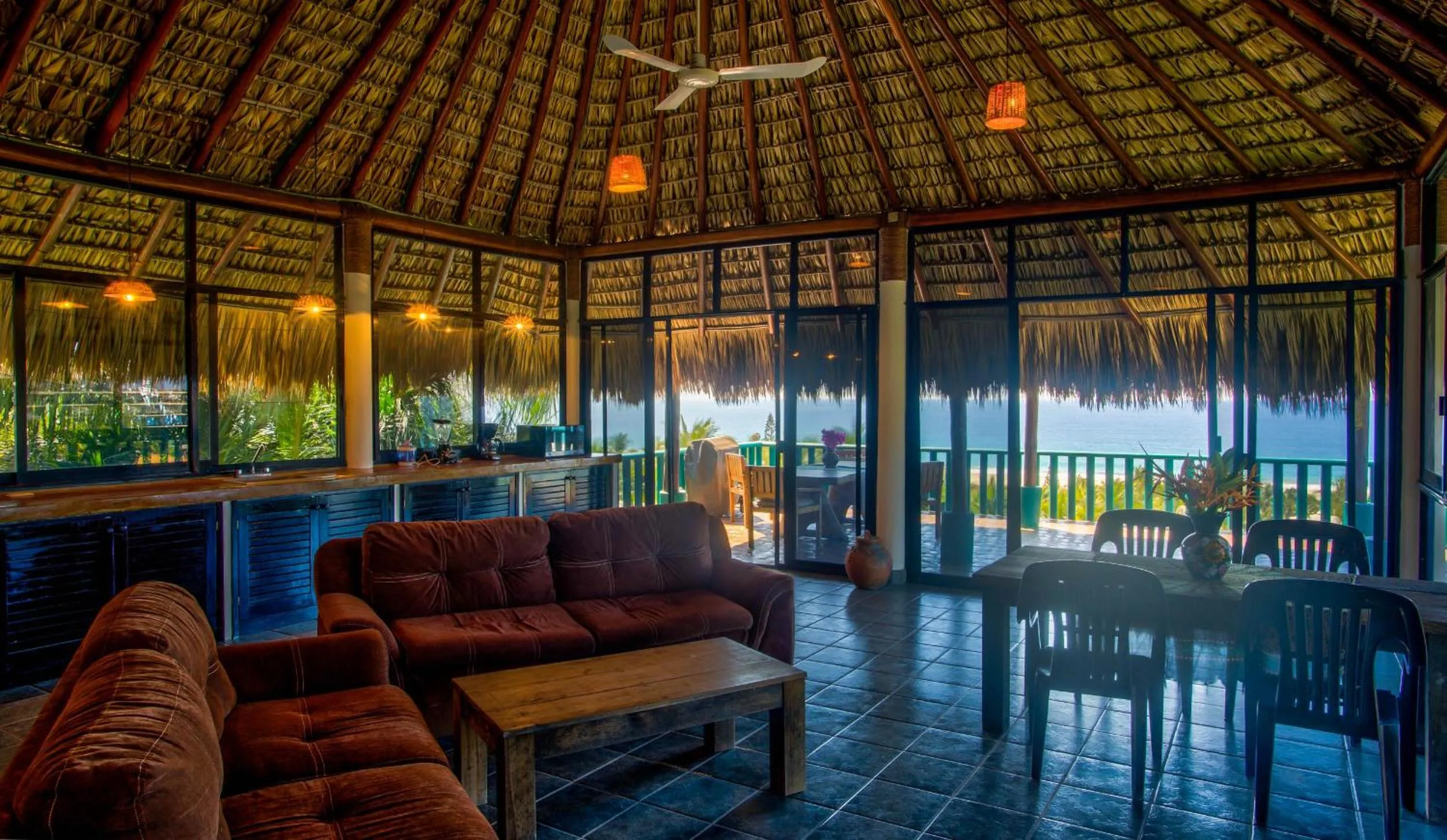 Three-Bedroom Apartment with Sea View in Bungalows Oasis