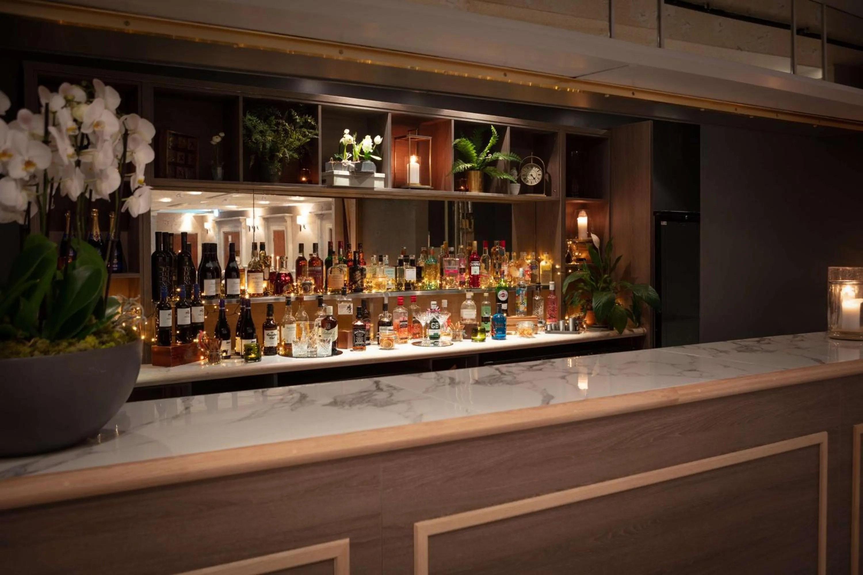 Lounge or bar in Hilton Cambridge City Centre