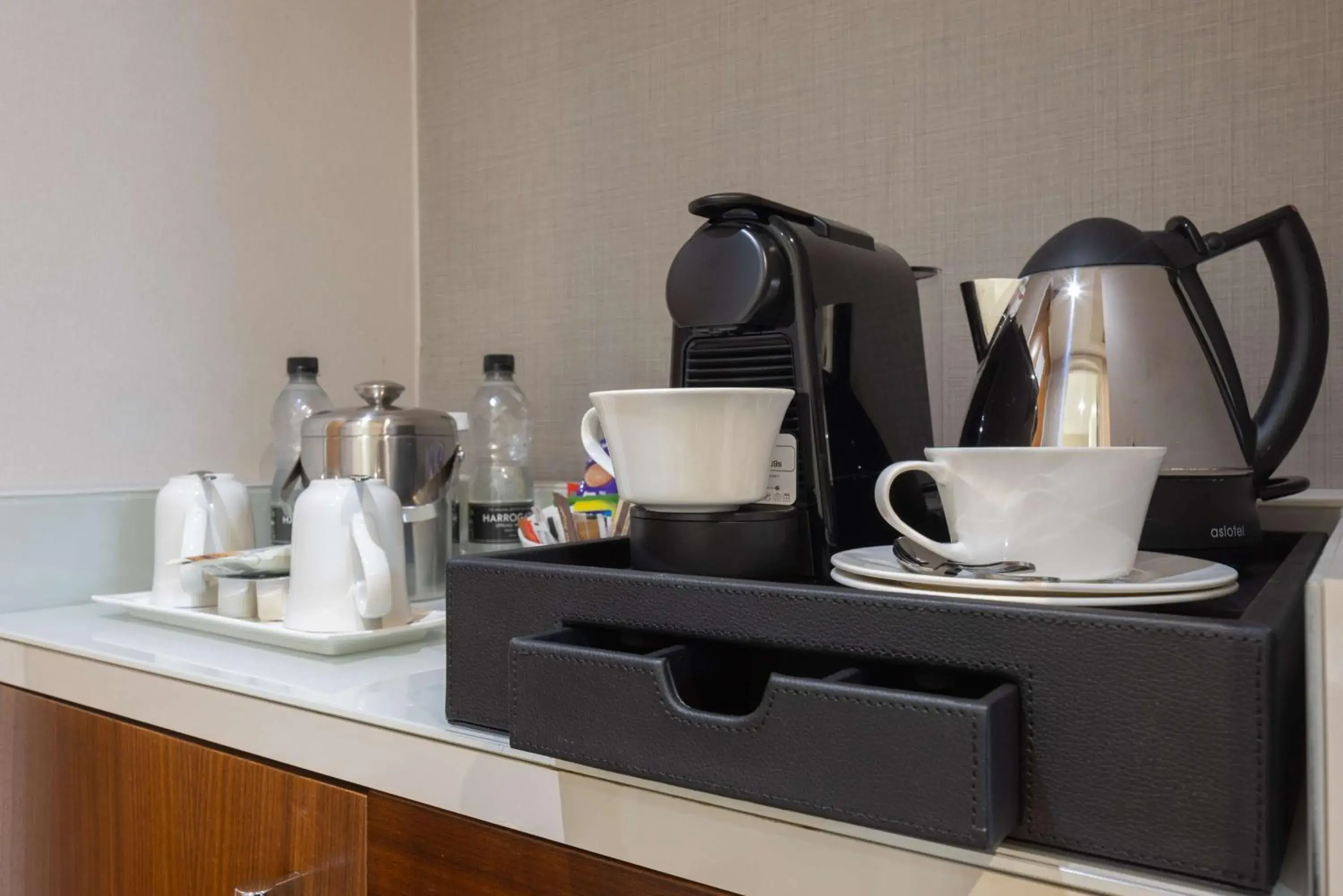 Deluxe King Room with Sofa Bed in Hilton Cambridge City Centre Deluxe King Room with Sofa Bed in Hilton Cambridge City Centre