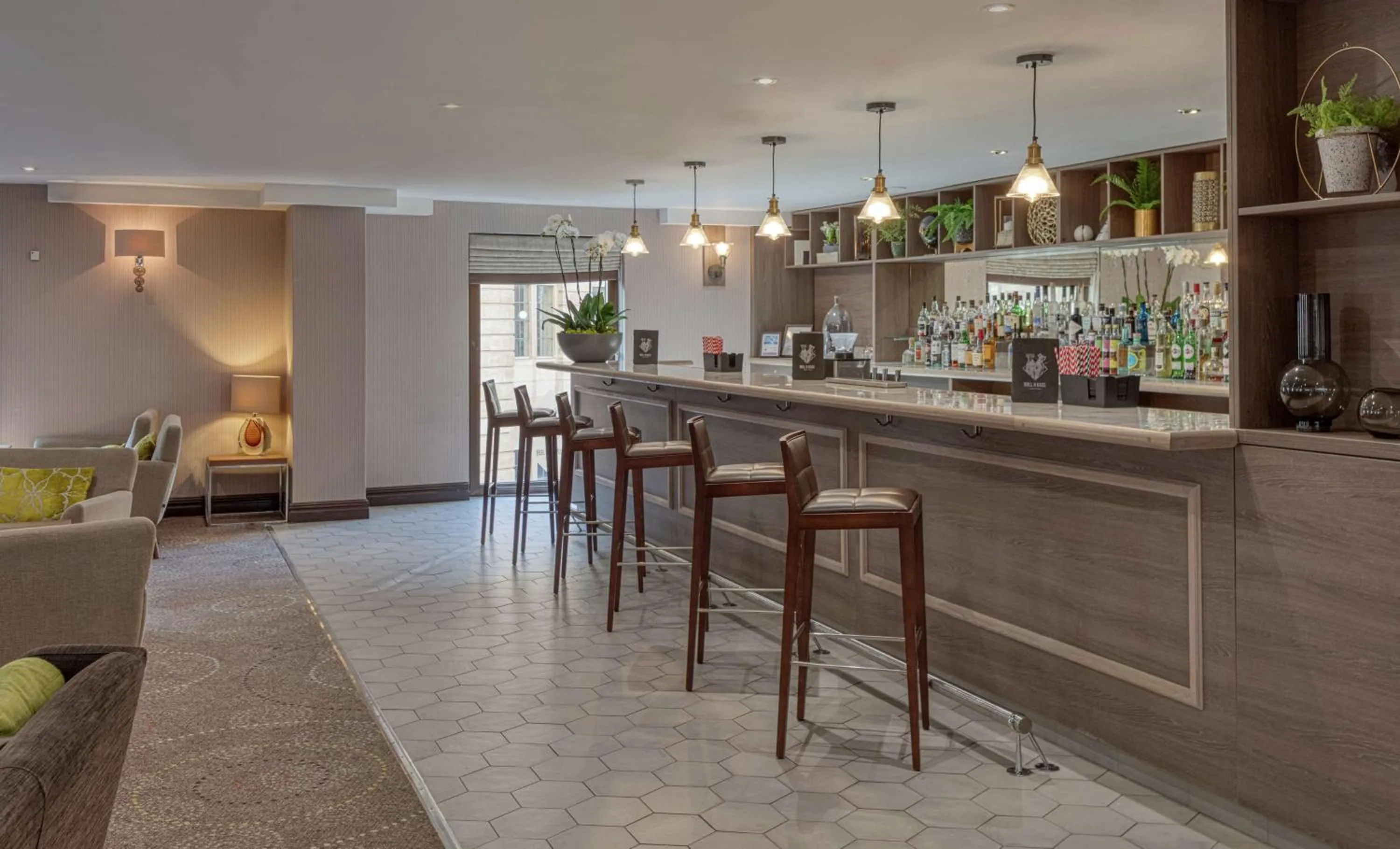 Lounge or bar in Hilton Cambridge City Centre