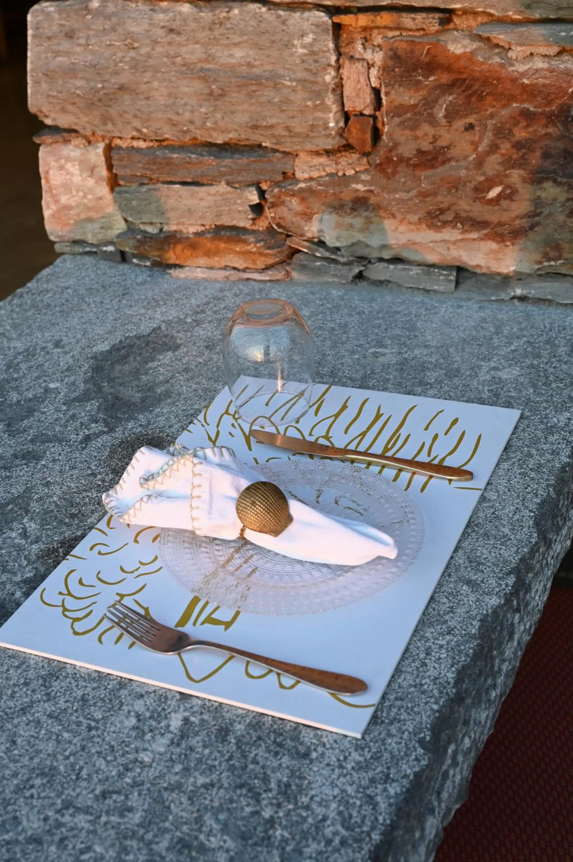 Restaurant/places to eat in Aigis Suites Kea