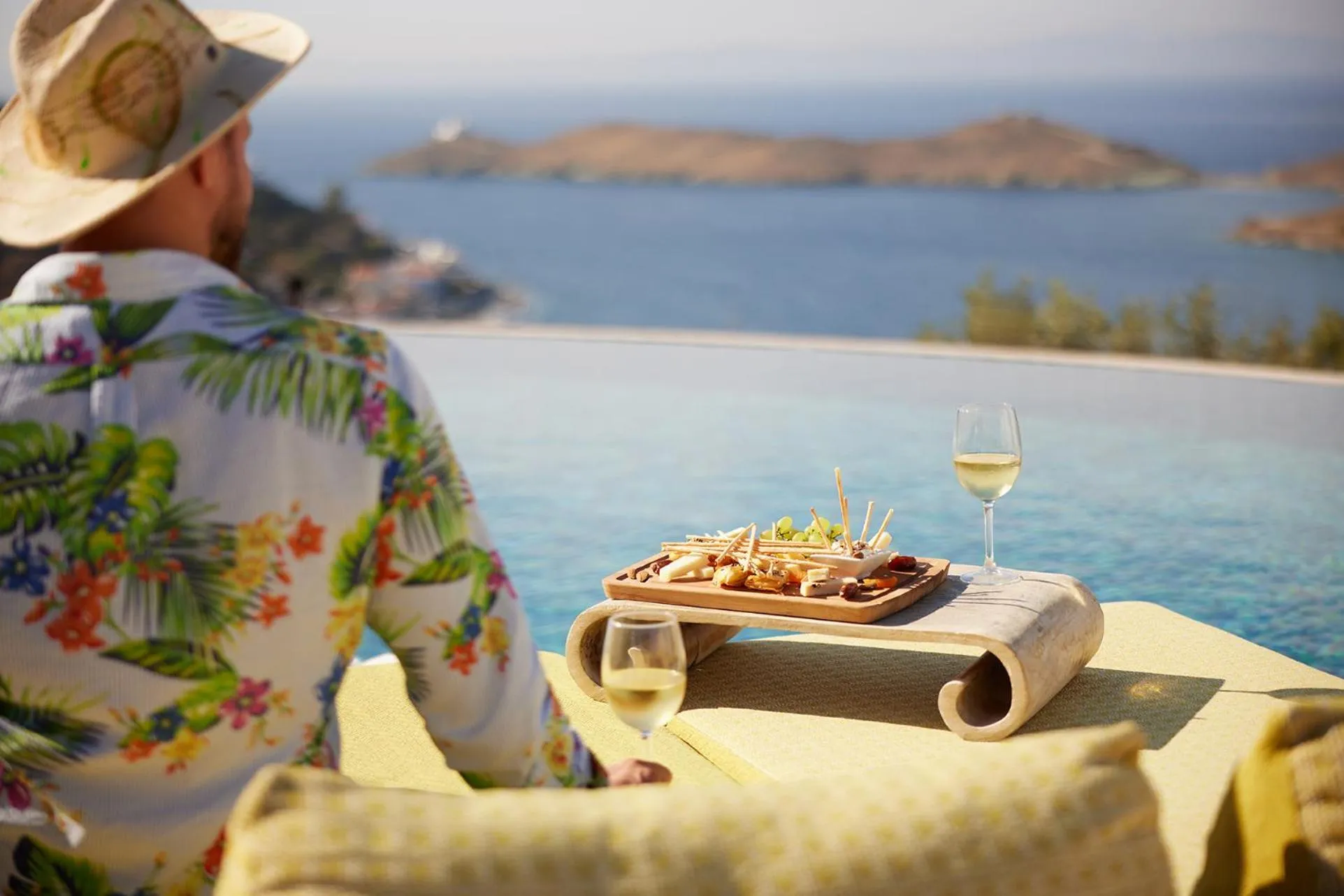 Day in Aigis Suites Kea