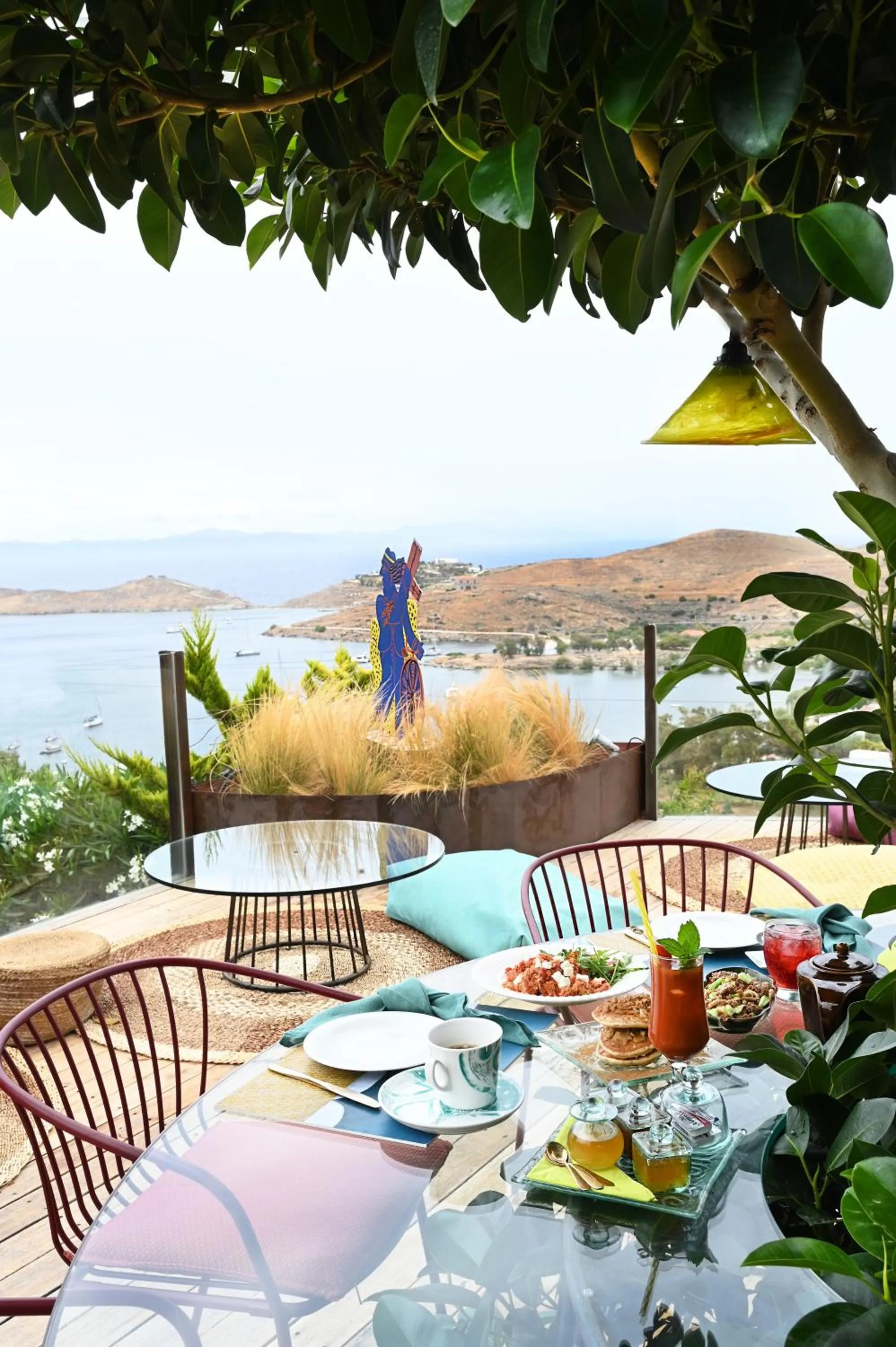 Restaurant/places to eat in Aigis Suites Kea