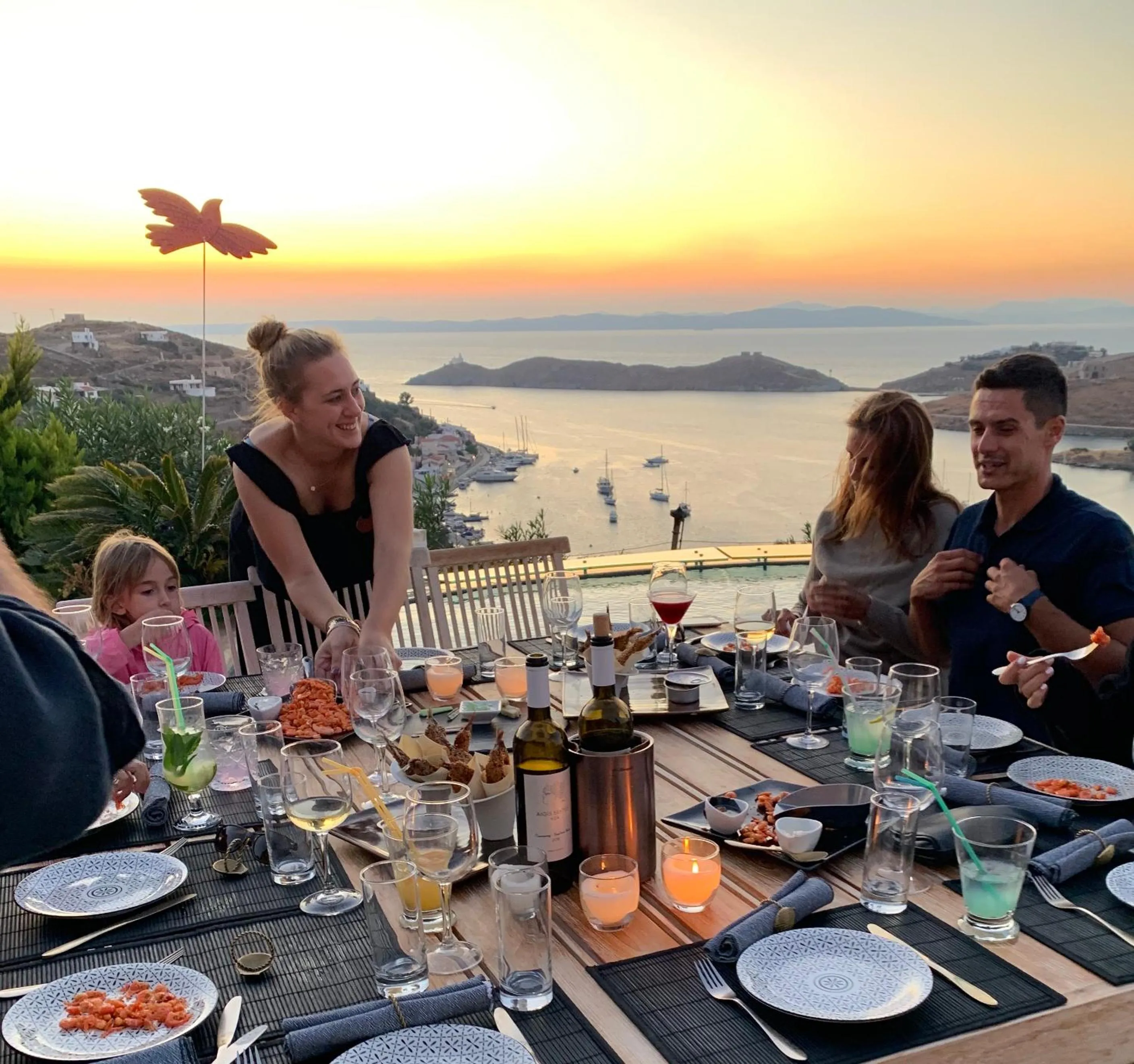 Restaurant/places to eat in Aigis Suites Kea